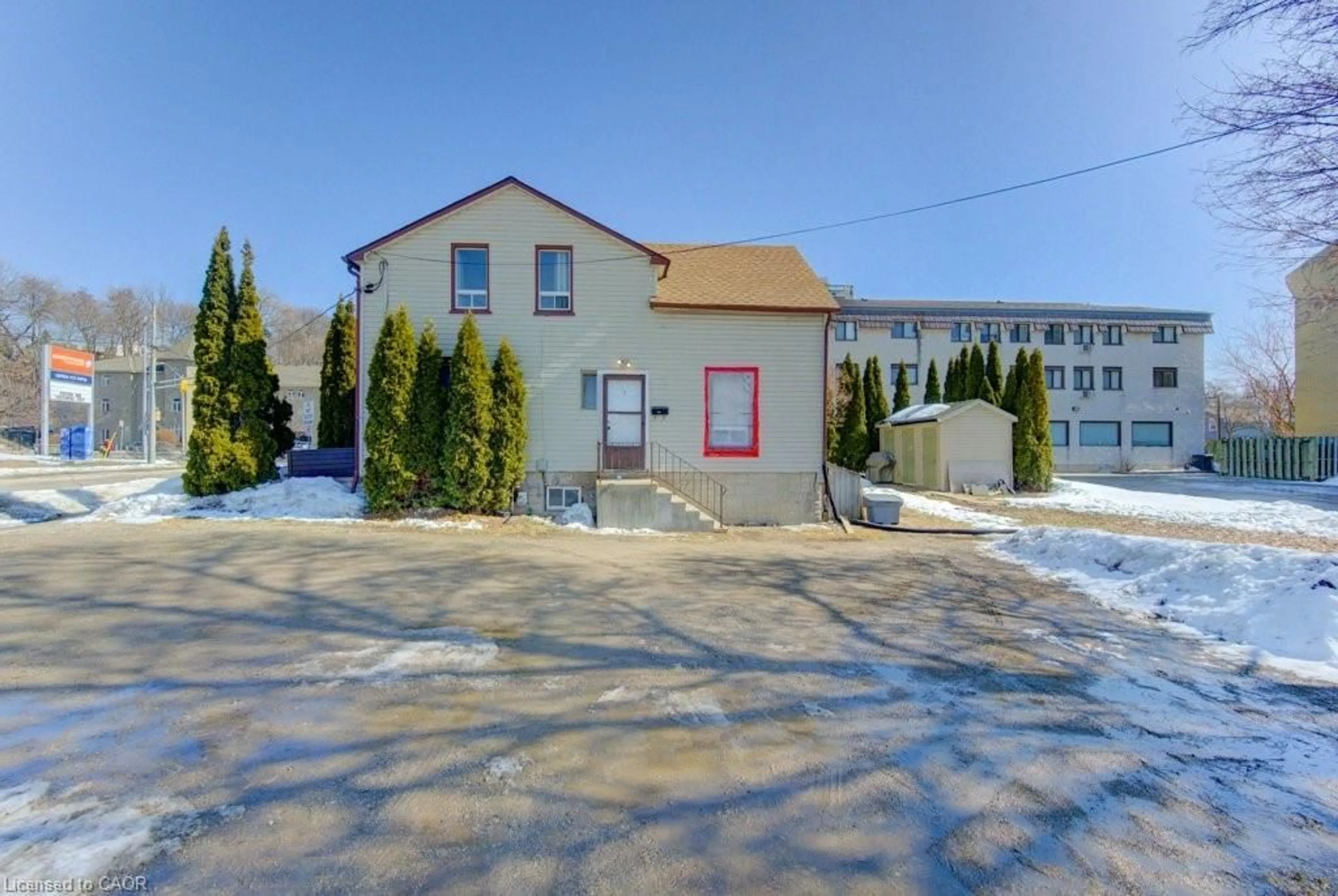 Patio, street for 11 Simcoe St, Cambridge Ontario N1R 1N7