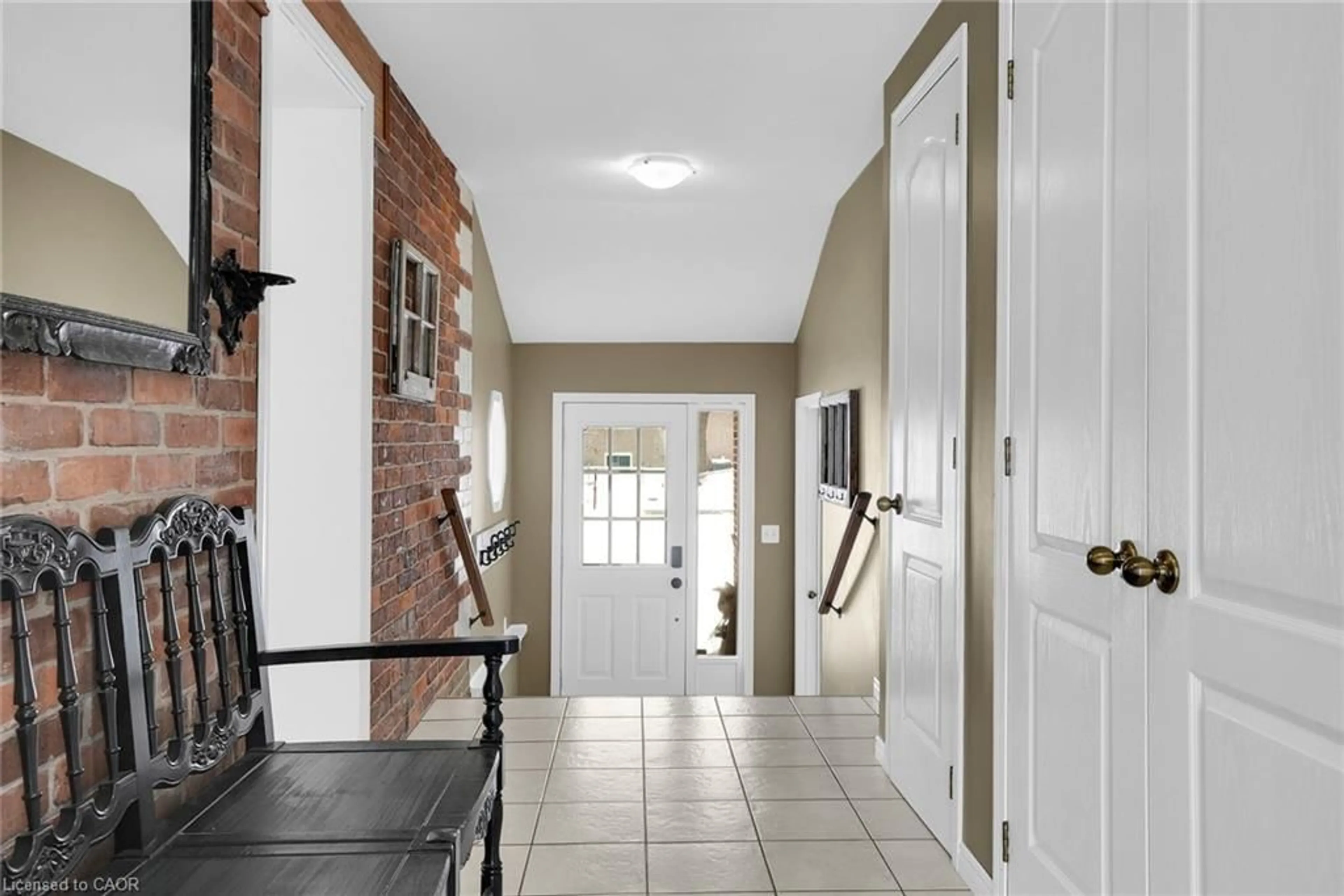 Indoor entryway for 261 Colborne St, Elora Ontario N0B 1S0