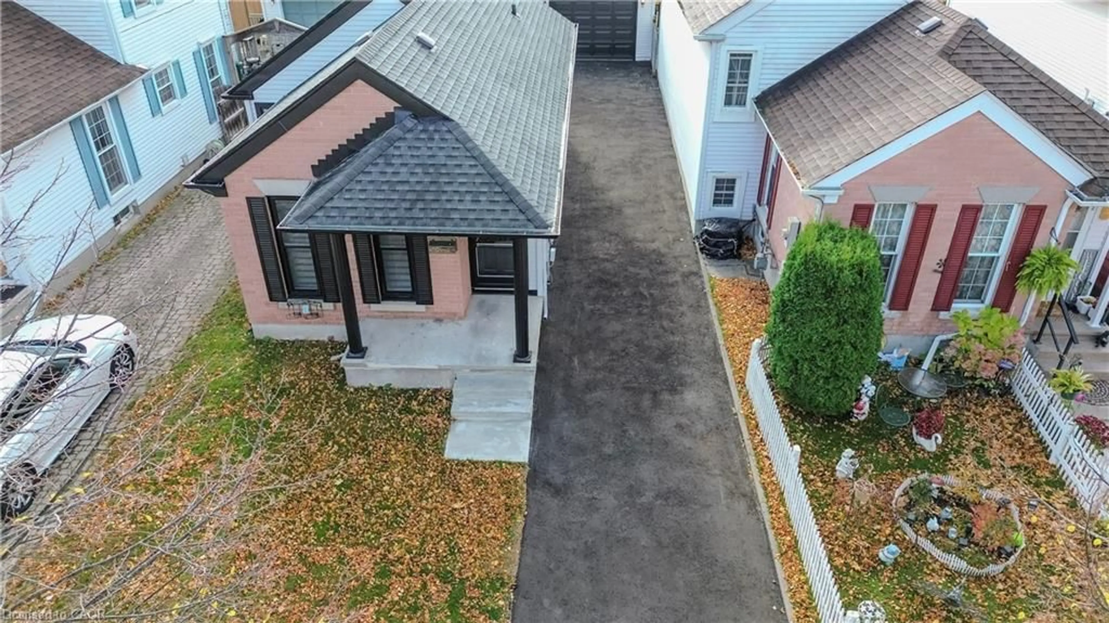A pic from outside/outdoor area/front of a property/back of a property/a pic from drone, street for 133 Wake Robin Dr, Kitchener Ontario N2E 3L6