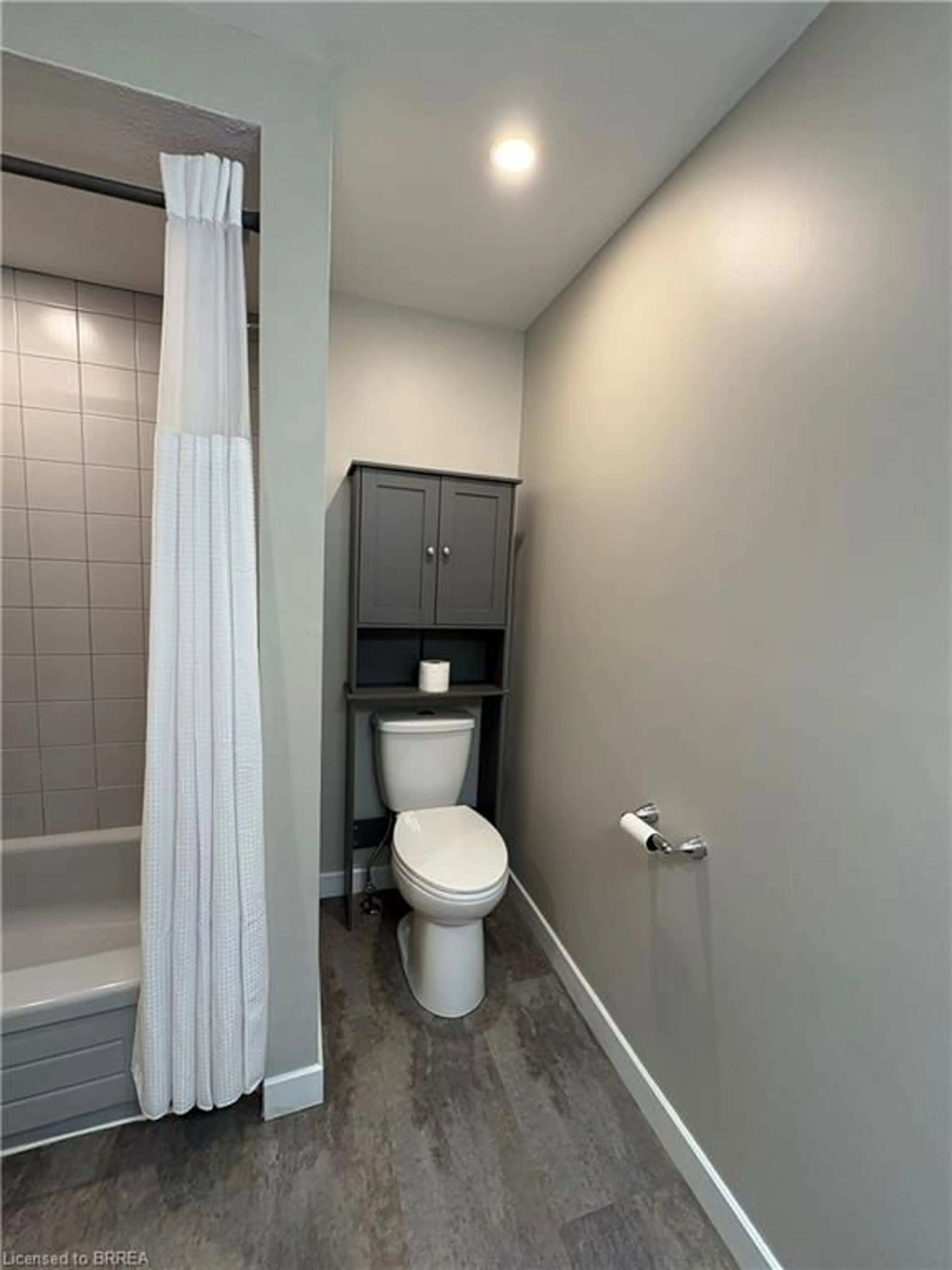 Standard bathroom, unknown for 11 Nashua Dr, Brantford Ontario N3P 1L1