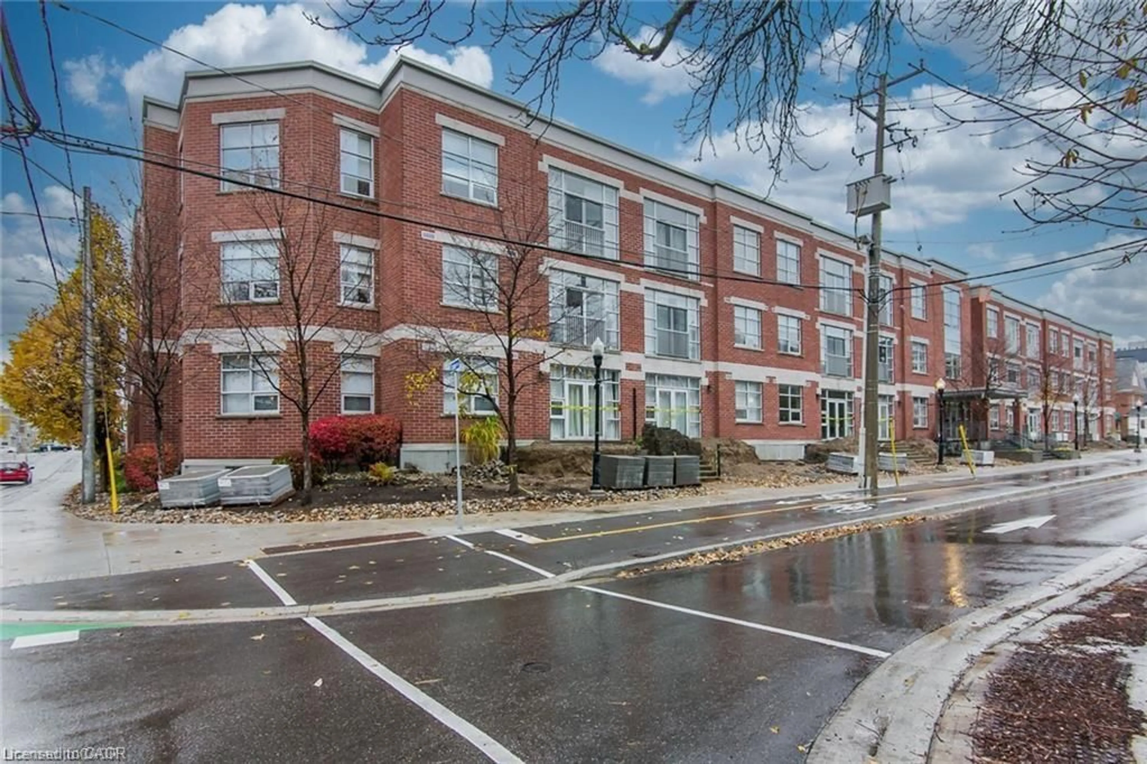 Unknown for 165 Duke St #211, Kitchener Ontario N2H 6T8