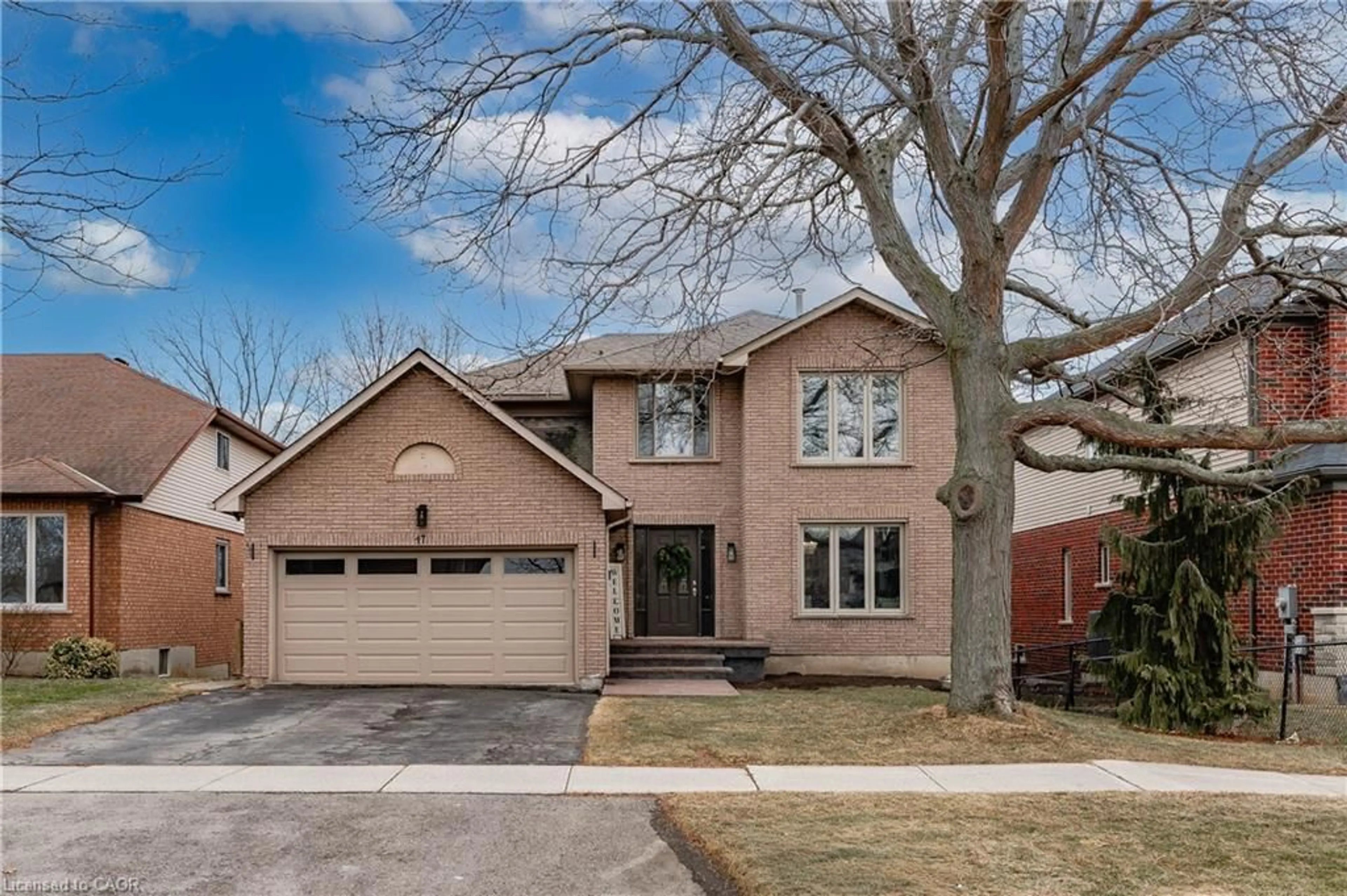 Home with brick exterior material, street for 47 Sumner Cres, Grimsby Ontario L3M 5E3