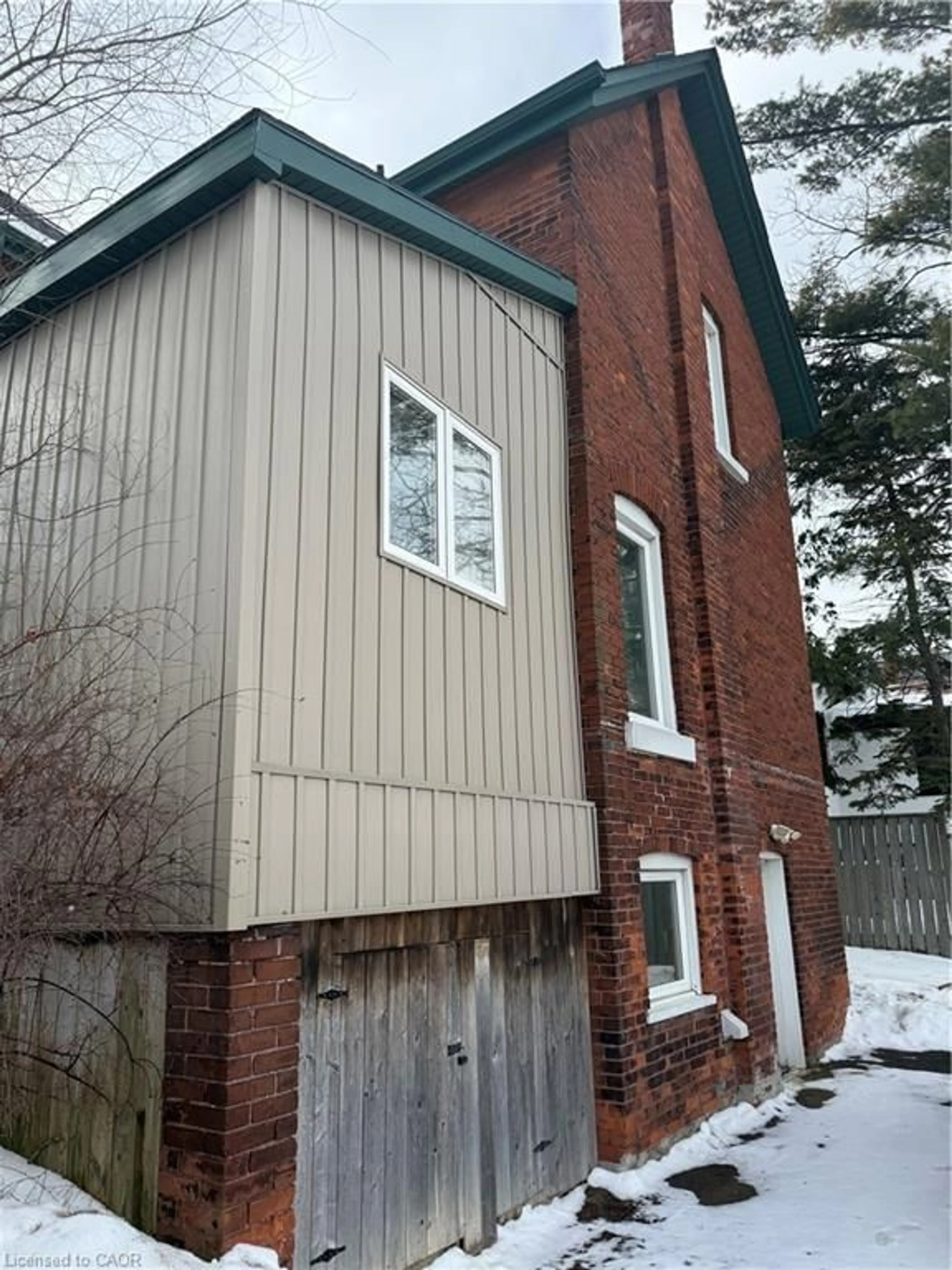Home with brick exterior material, building for 1 Terrace Hill St, Brantford Ontario N3R 1E8