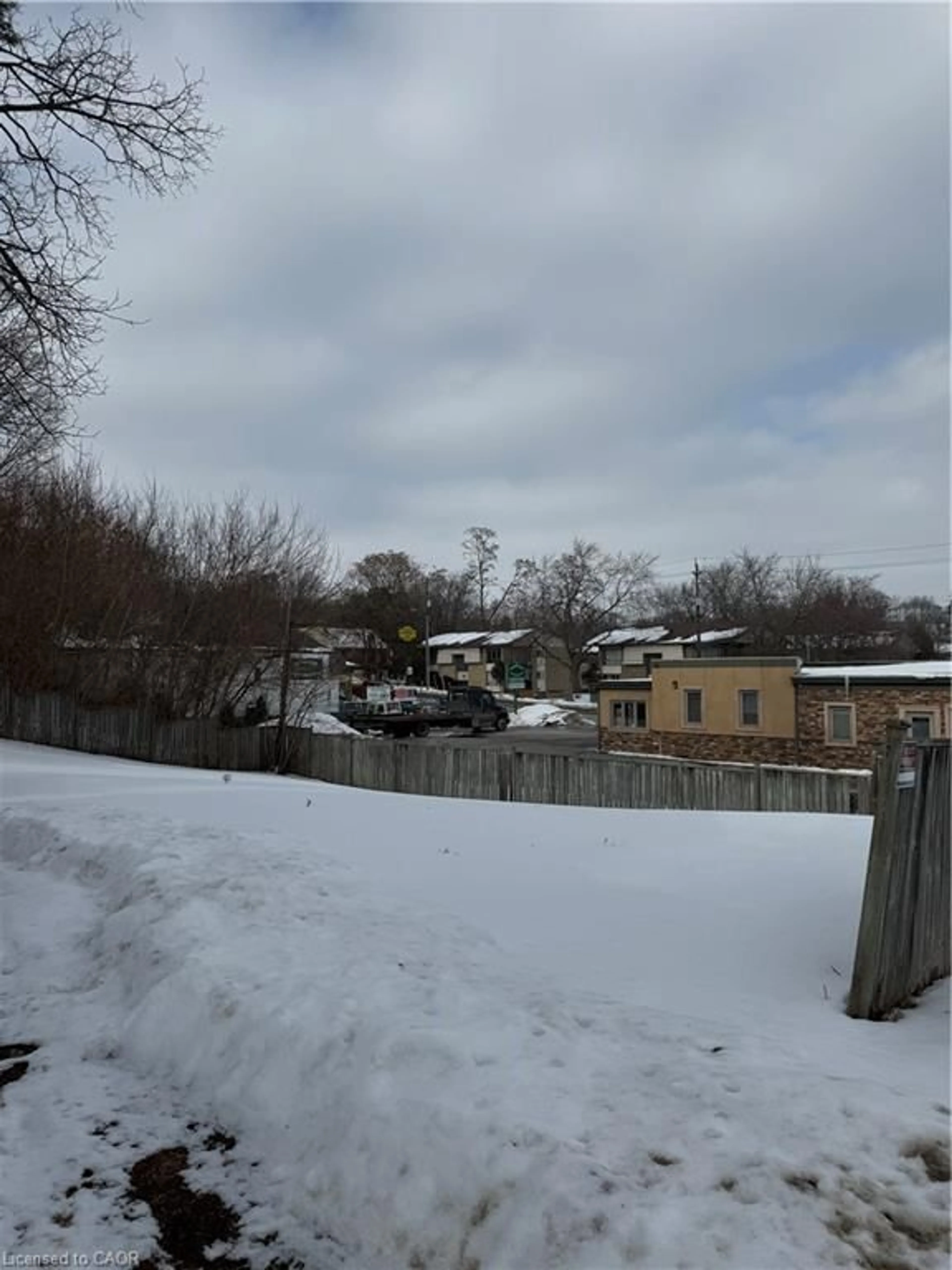 A pic from outside/outdoor area/front of a property/back of a property/a pic from drone, mountain view for 1 Terrace Hill St, Brantford Ontario N3R 1E8