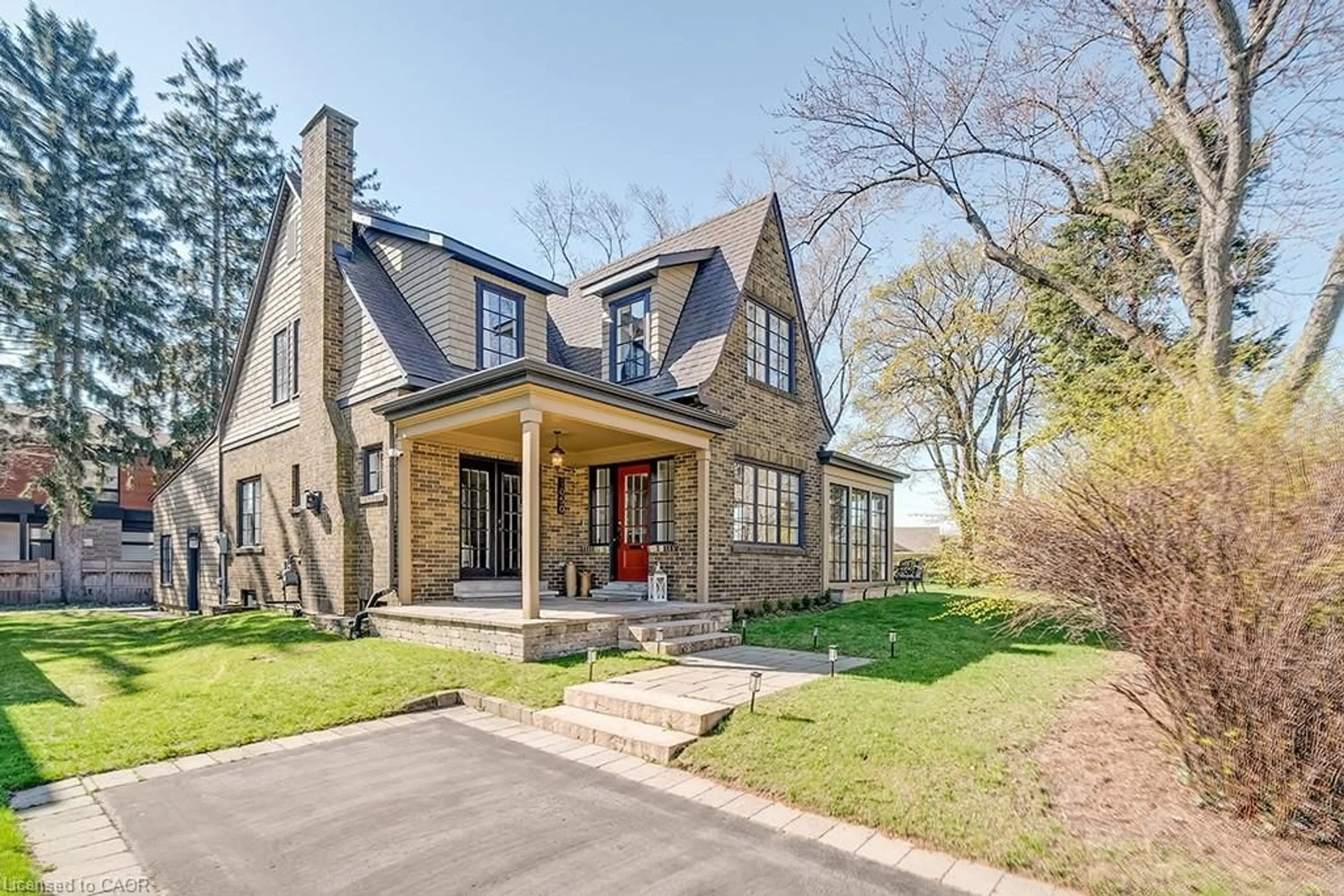 Home with brick exterior material, street for 1050 Mohawk Rd, Burlington Ontario L7T 3M6