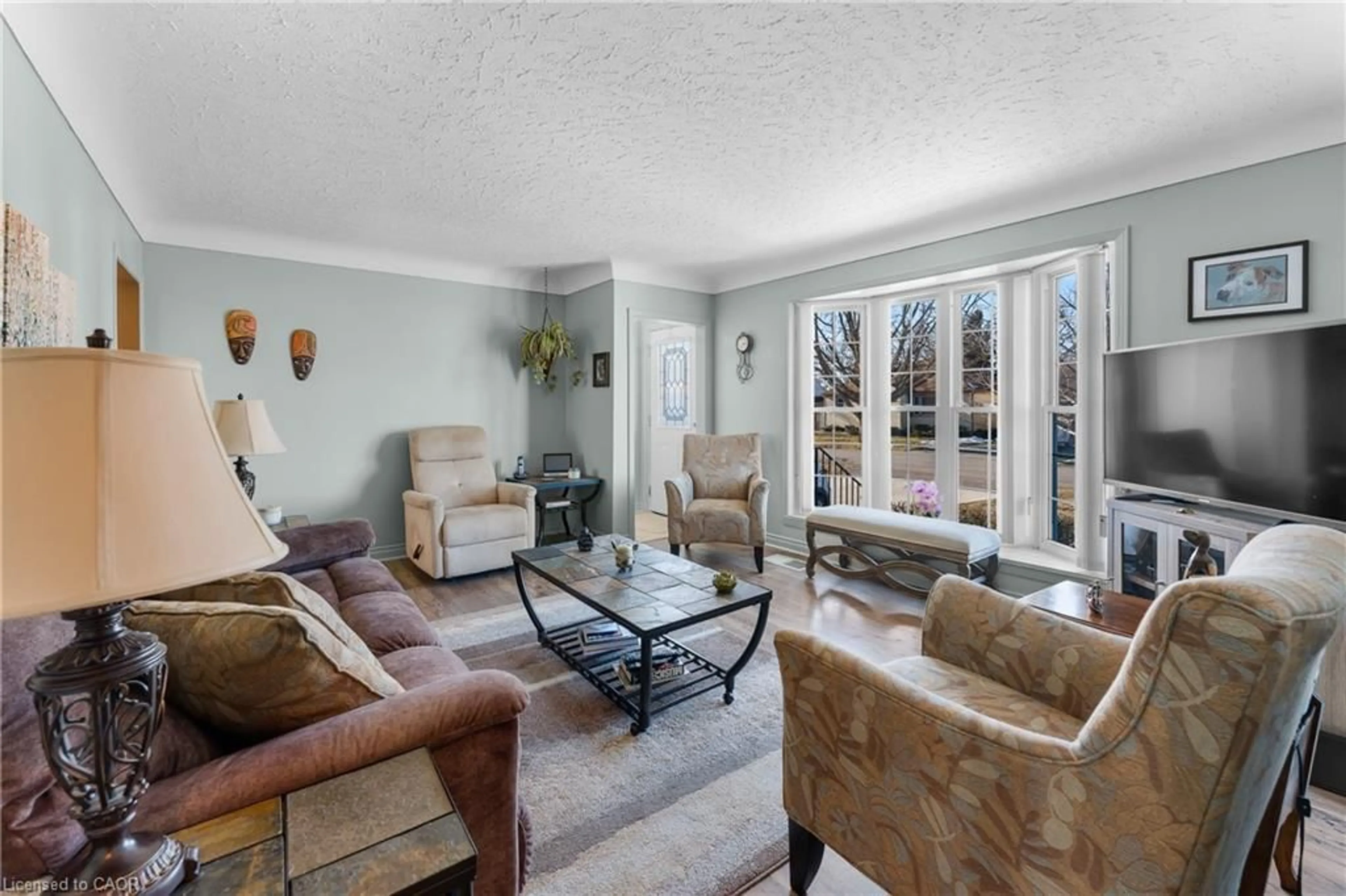 Living room with furniture, unknown for 74 Tecumseh St, St. Catharines Ontario L2M 2M6