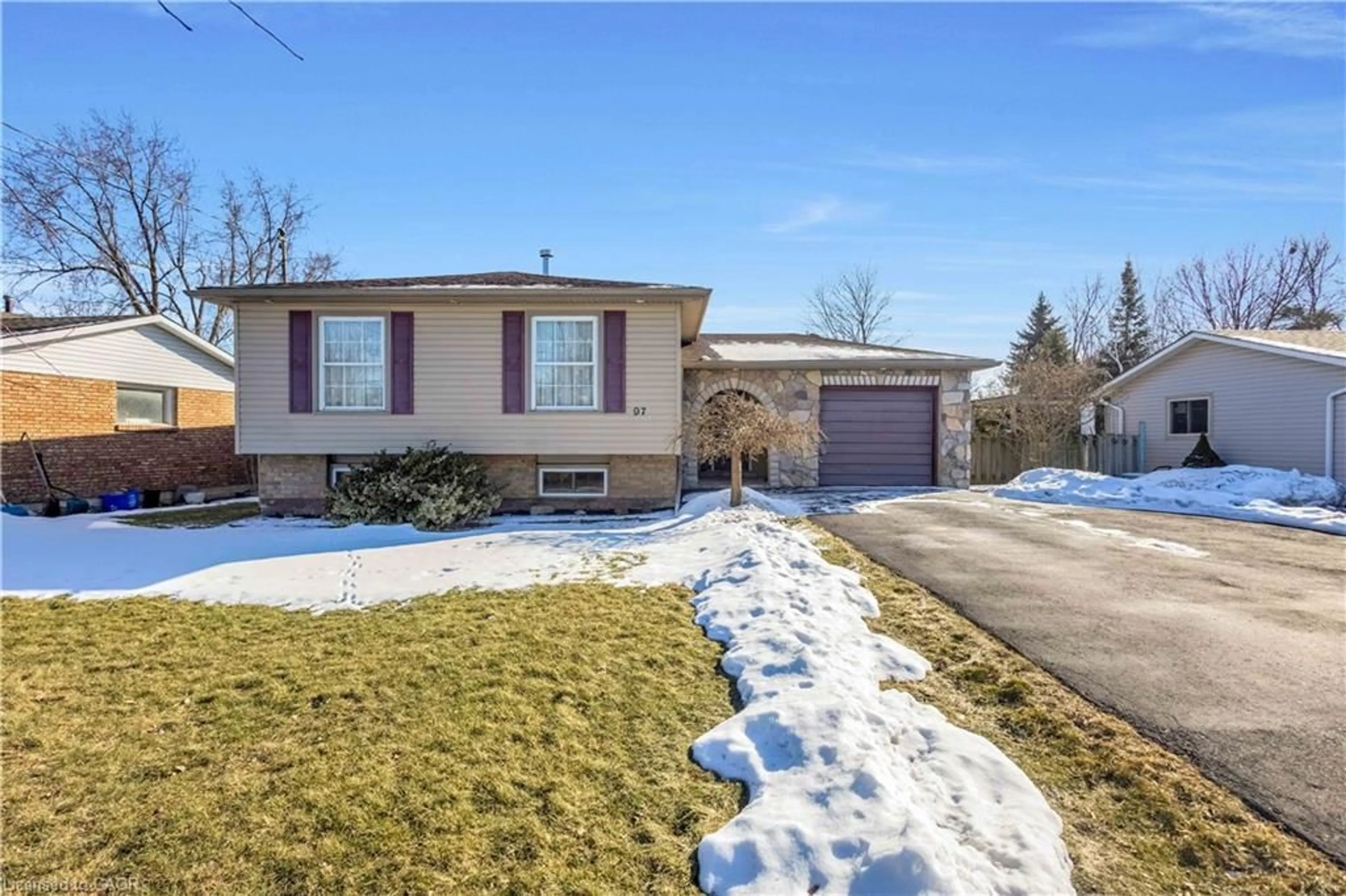 Unknown for 97 Kinross St, Caledonia Ontario N3W 1J9