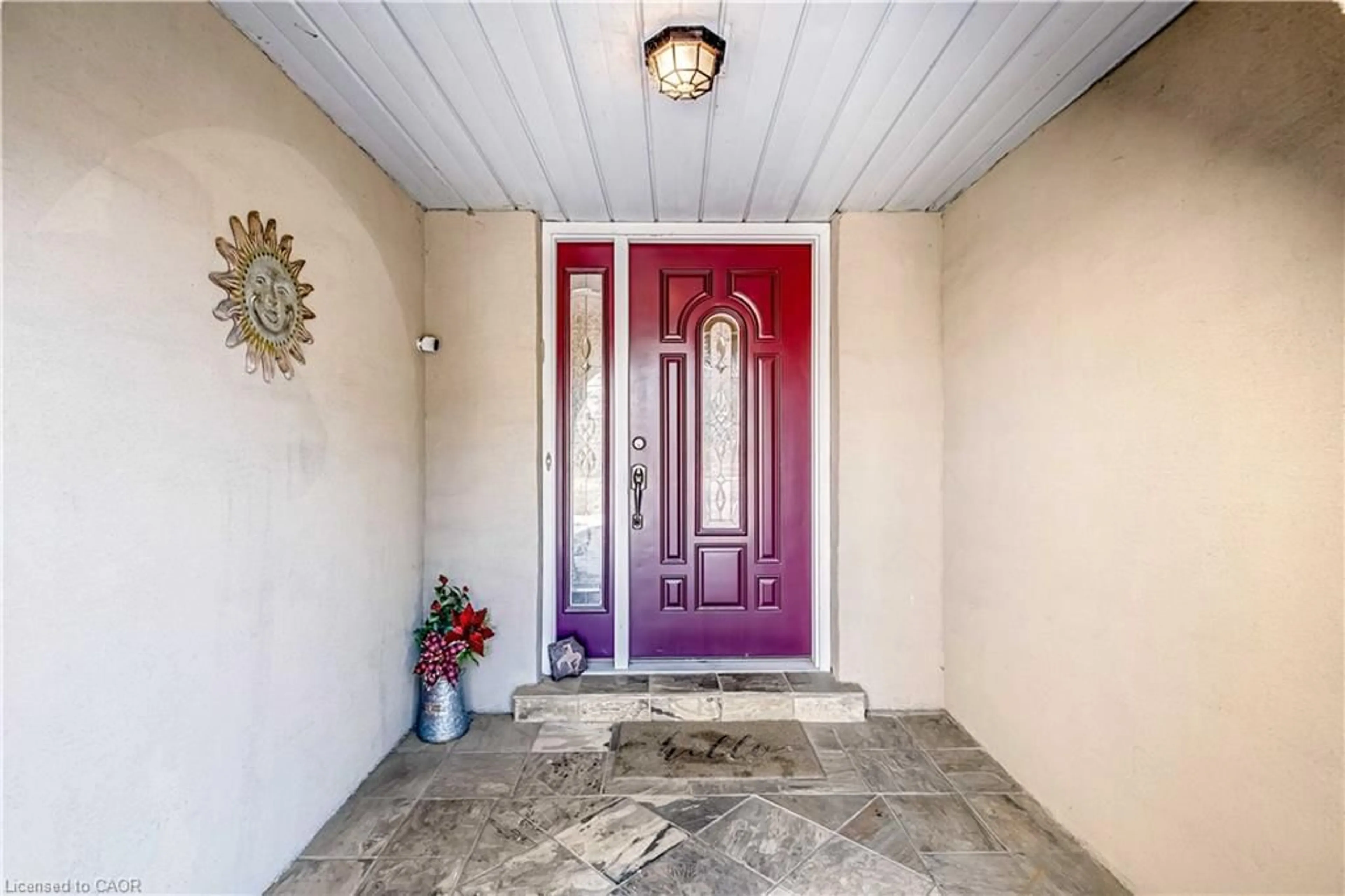 Indoor entryway for 97 Kinross St, Caledonia Ontario N3W 1J9