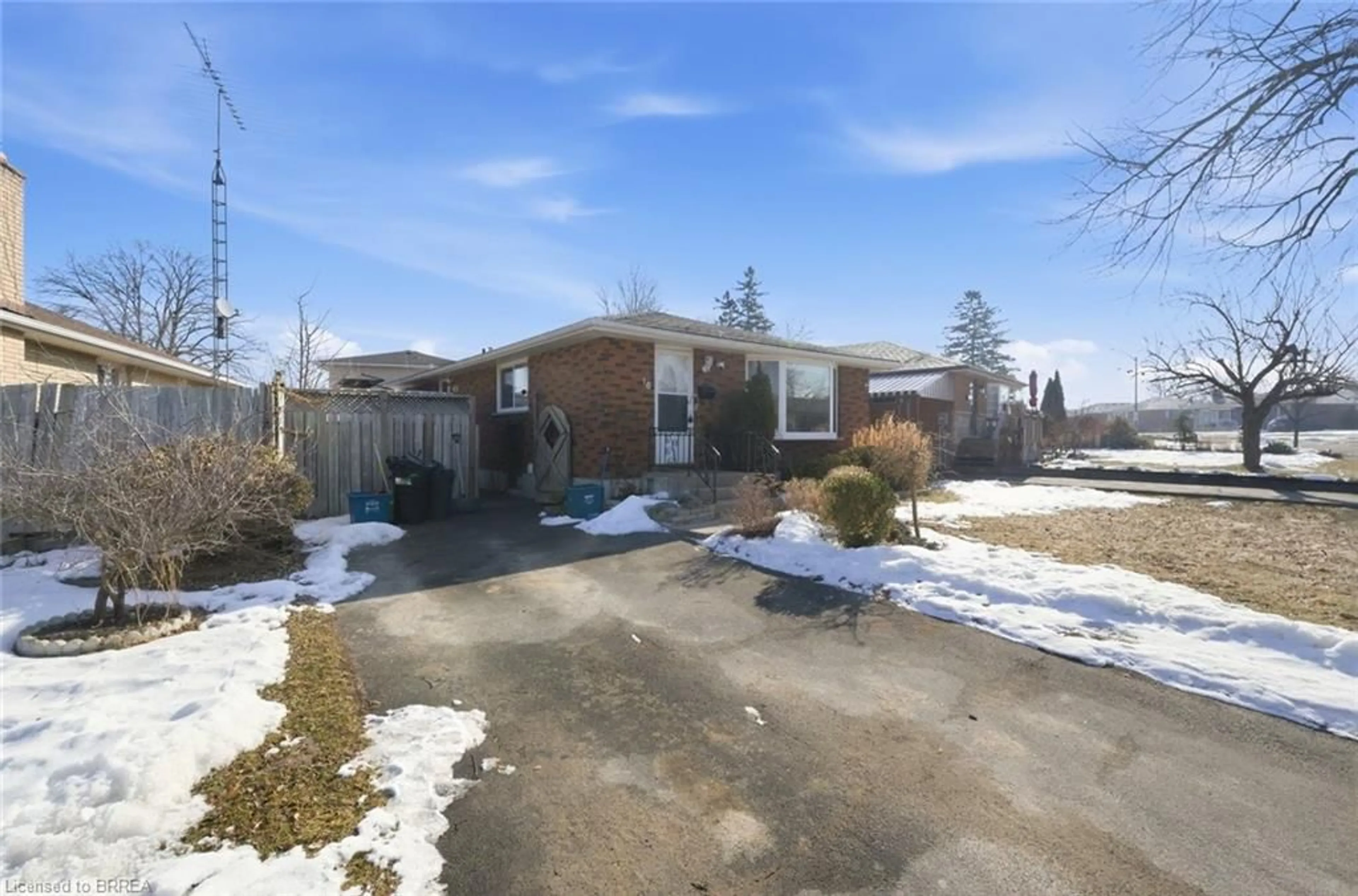 Unknown for 16 Somerset Rd, Brantford Ontario N3R 5A5