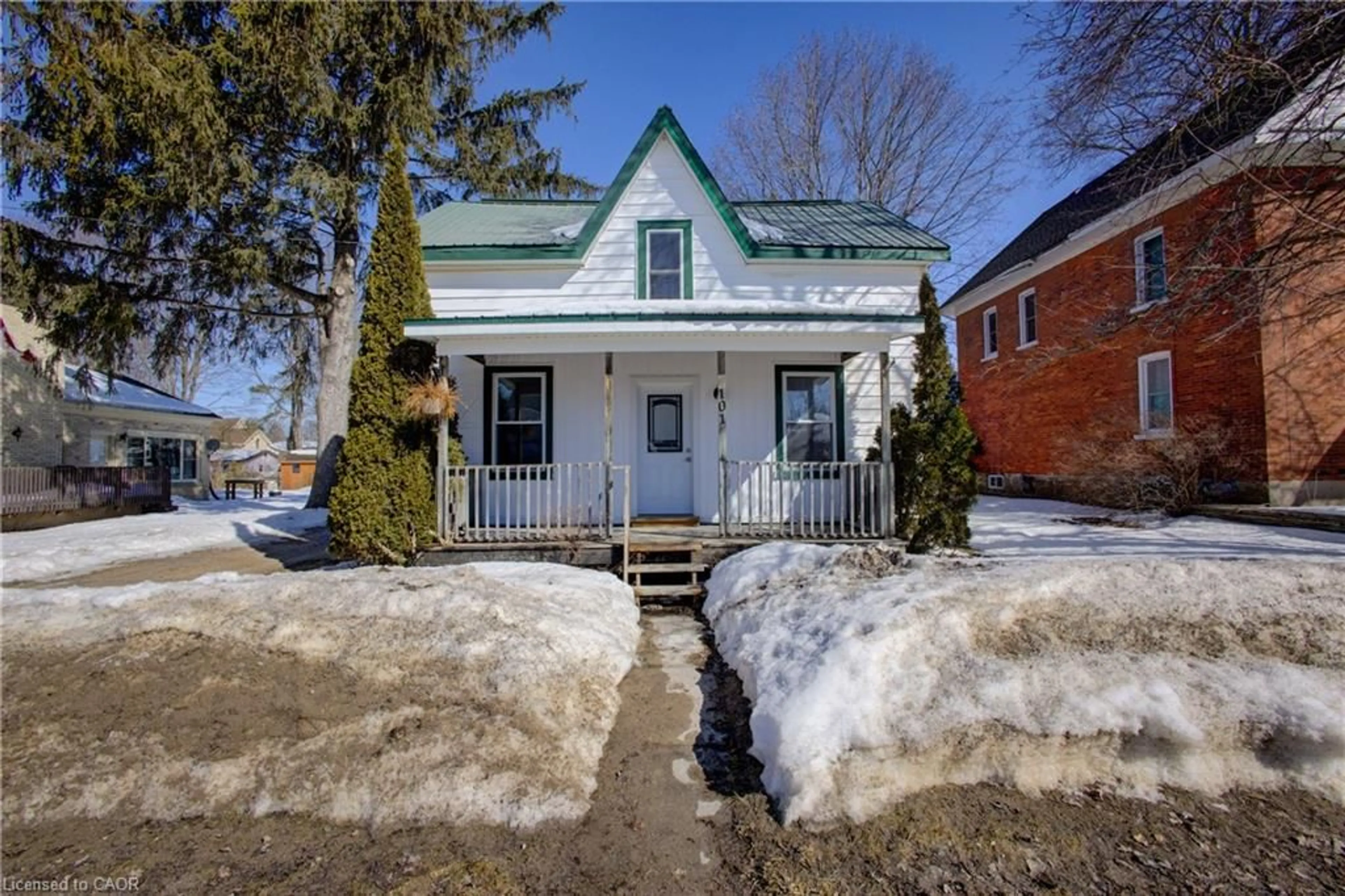 A pic from outside/outdoor area/front of a property/back of a property/a pic from drone, street for 101 John St, Wingham Ontario N0G 2W0