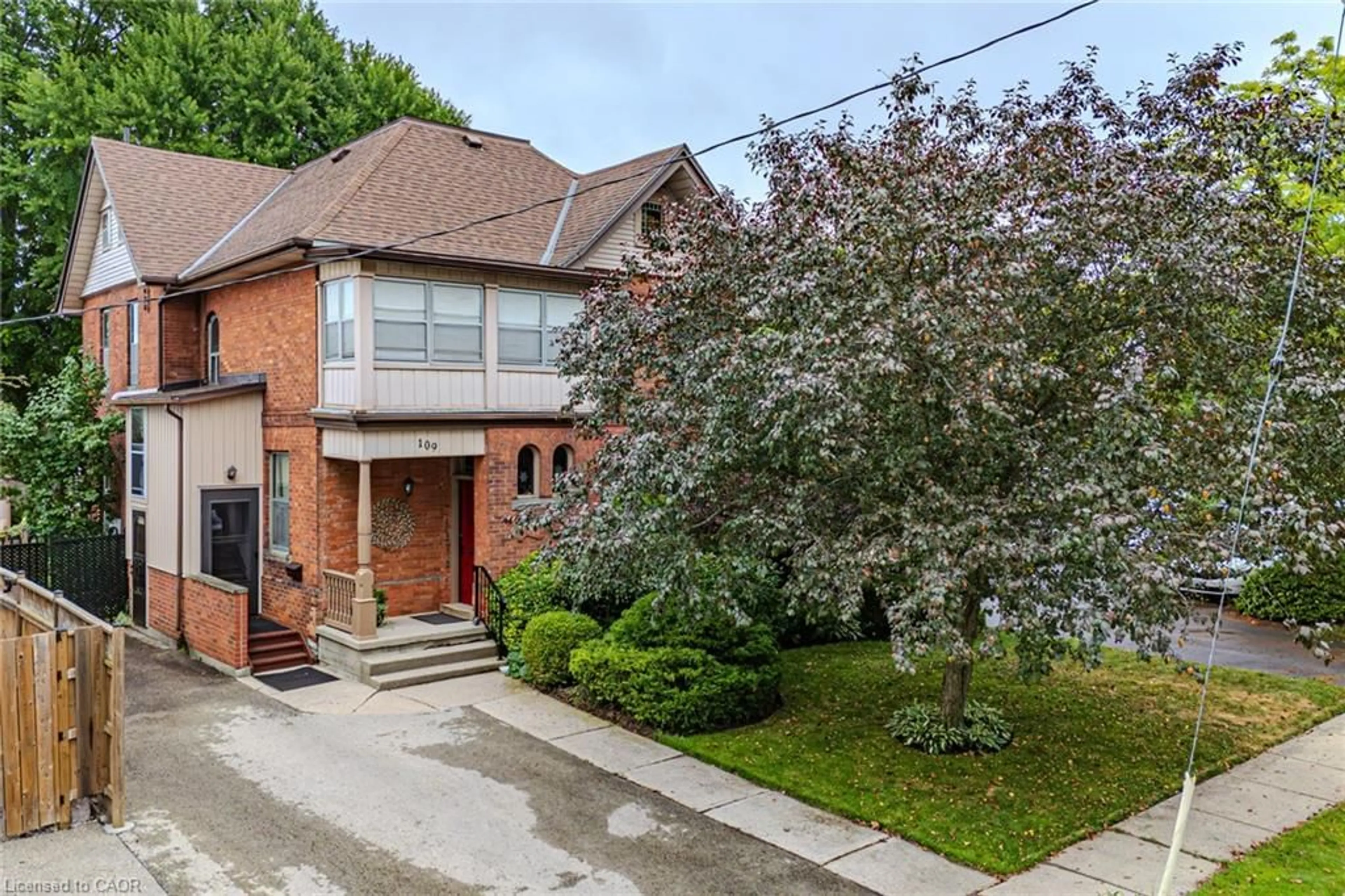 Home with brick exterior material, street for 109 Talbot St, Simcoe Ontario N3Y 3W6