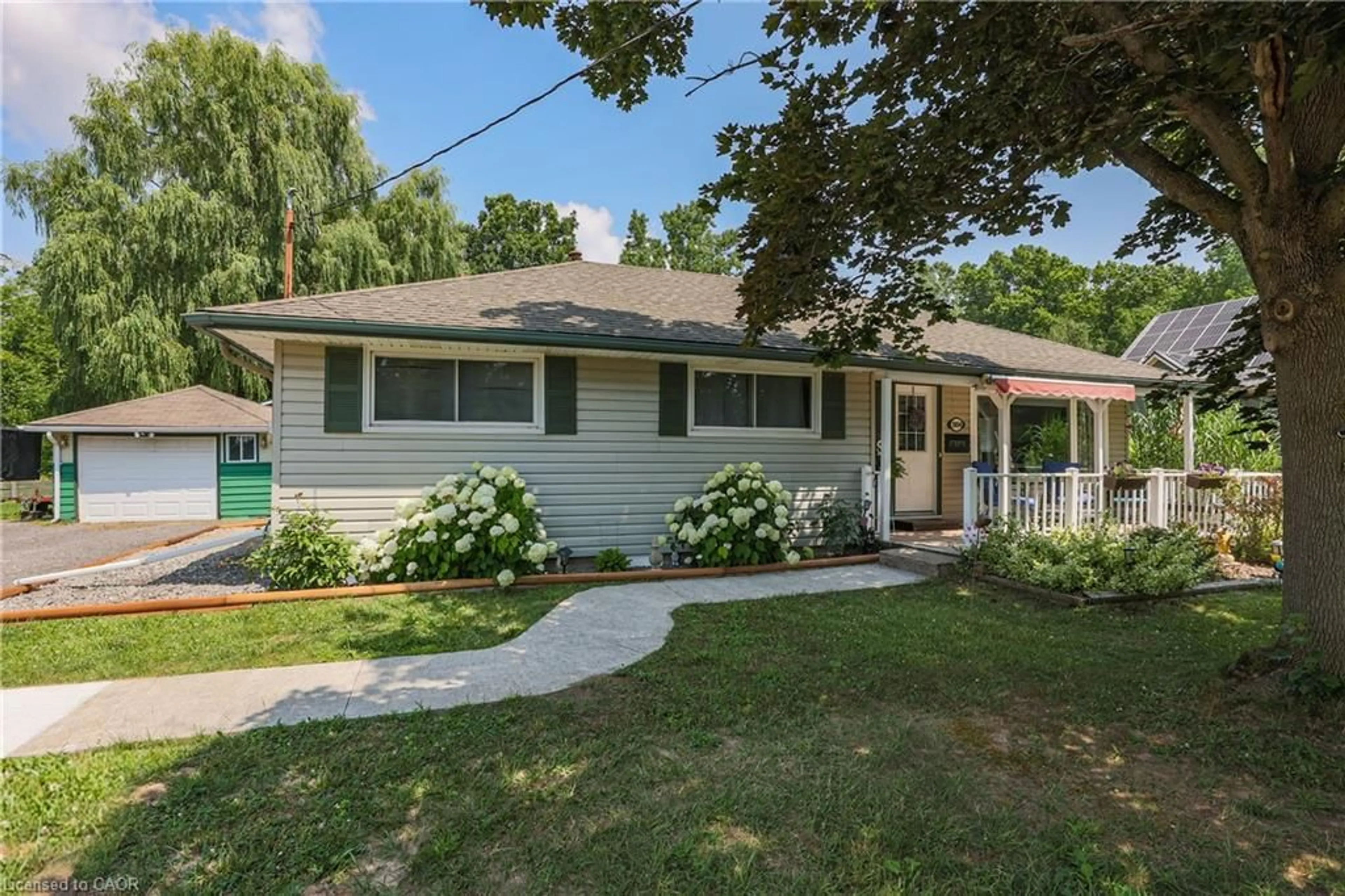 Home with vinyl exterior material, street for 1954 Grayson Ave, Fort Erie Ontario L2A 5M4