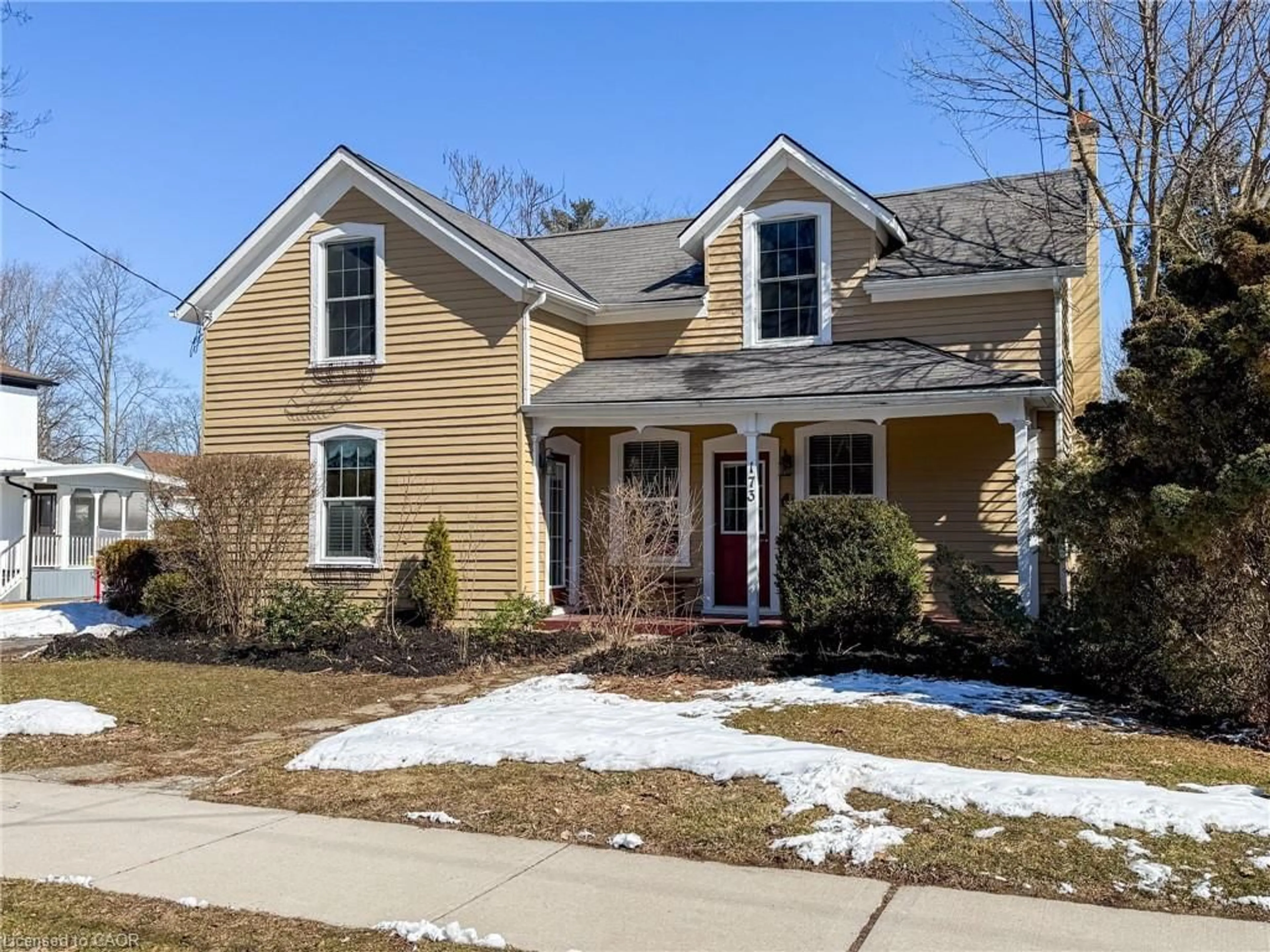 Home with vinyl exterior material, street for 173 St James St, Waterford Ontario N0E 1Y0