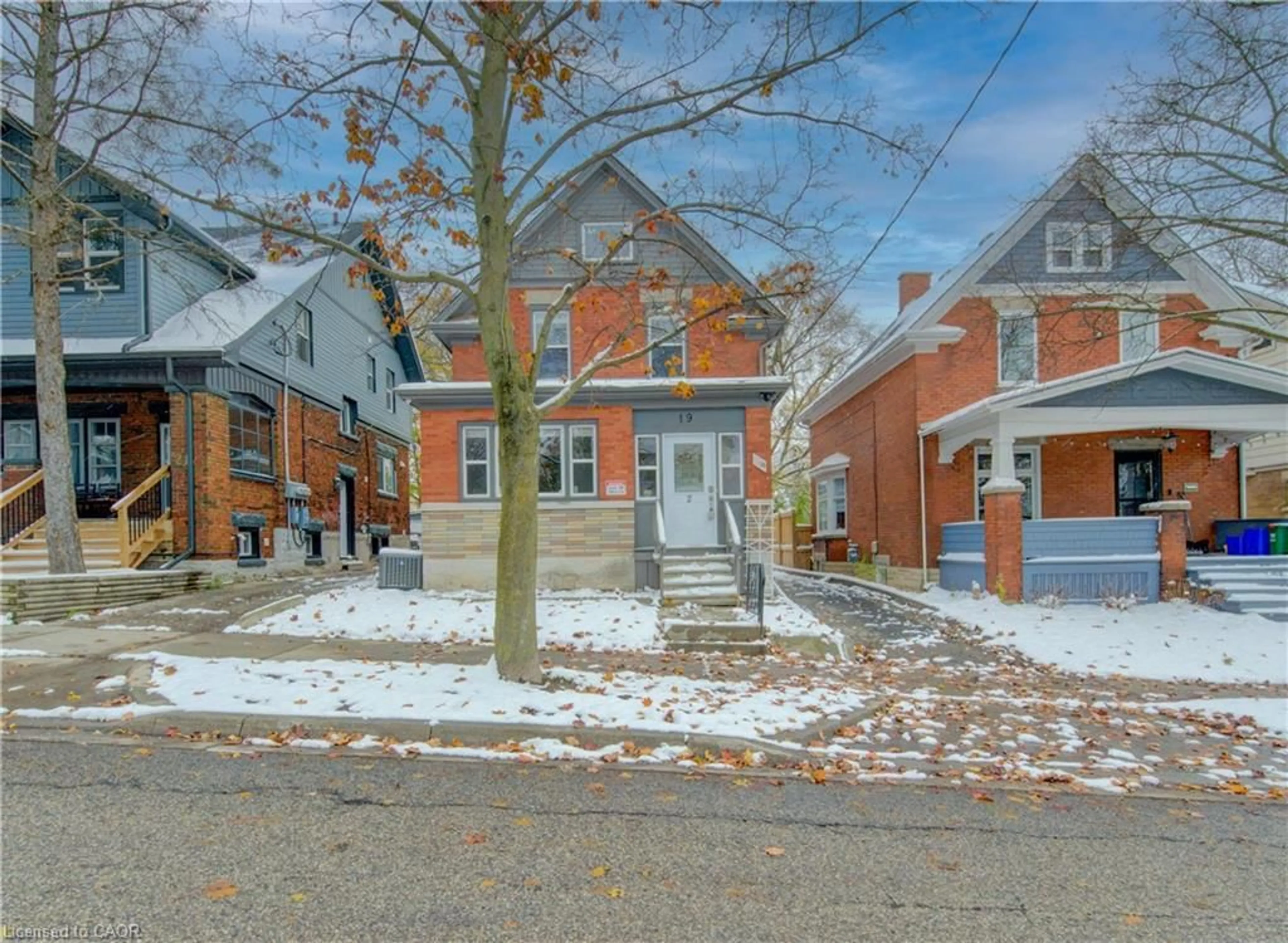 Home with brick exterior material, street for 19 Fairview Ave, Kitchener Ontario N2H 3E7