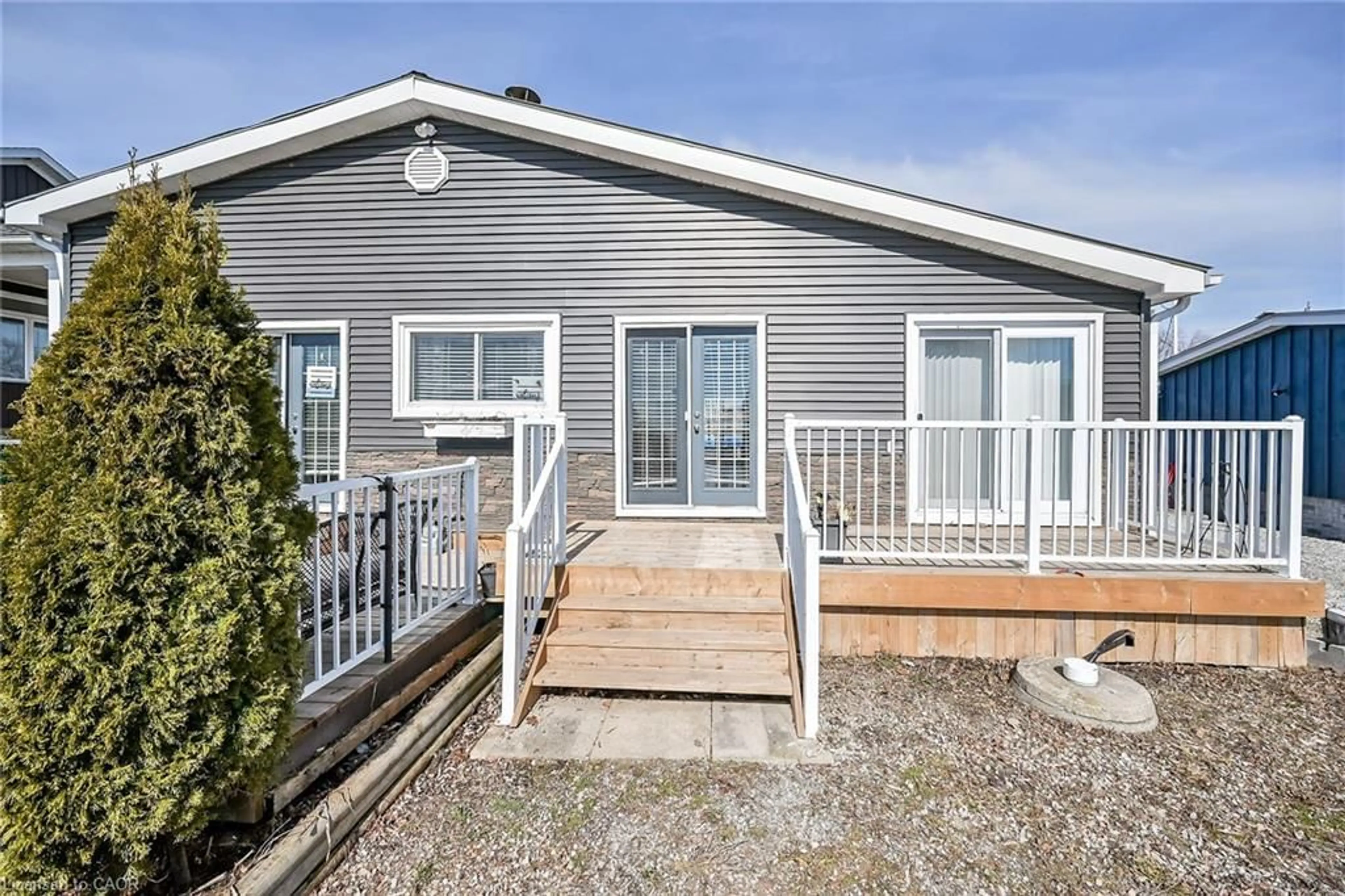 Home with vinyl exterior material, unknown for 87 Lakeshore Rd, Haldimand Ontario N0A 1P0