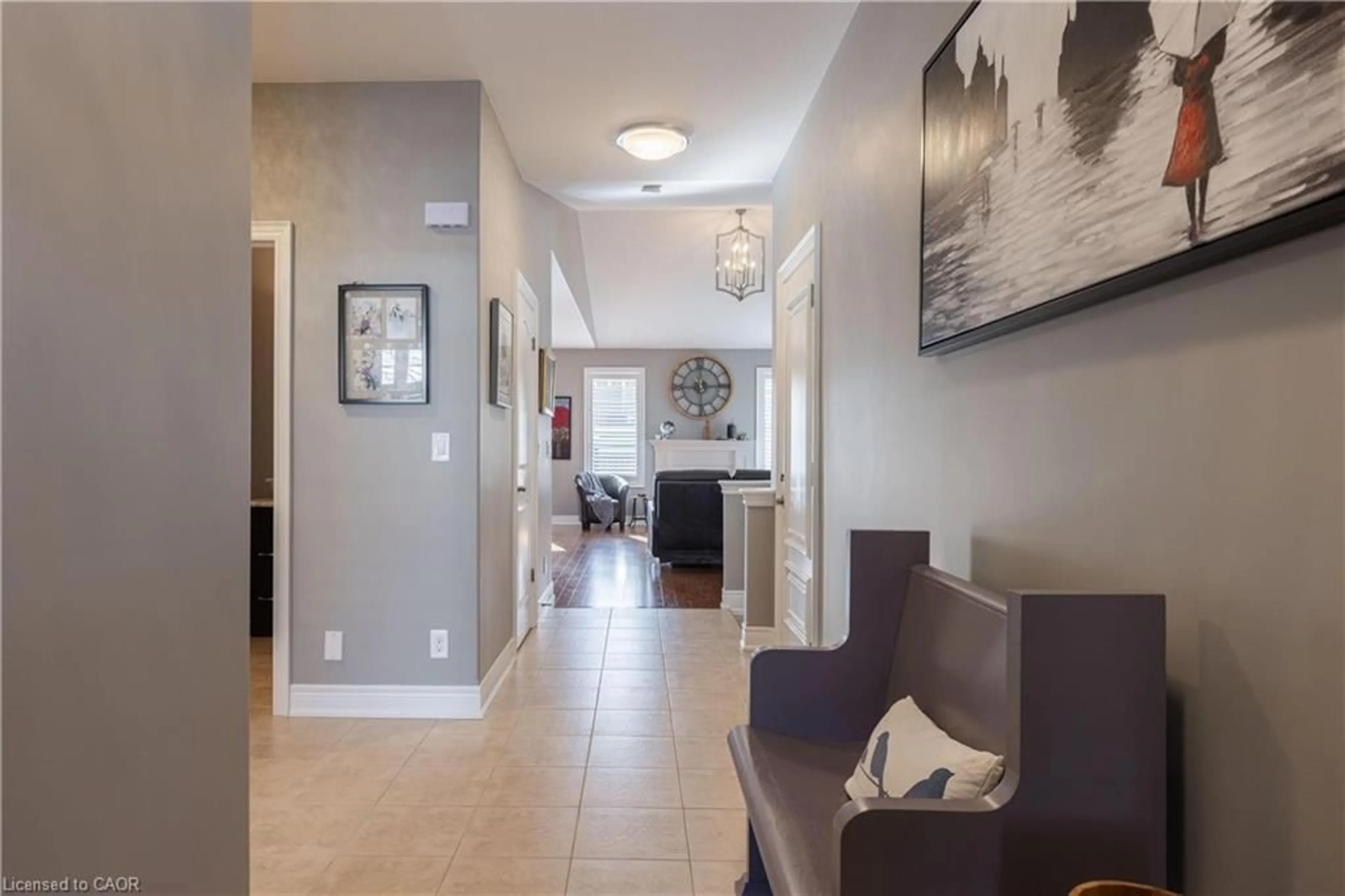 Indoor entryway for 19 Crimson Dr, Niagara-on-the-Lake Ontario L0S 1P0