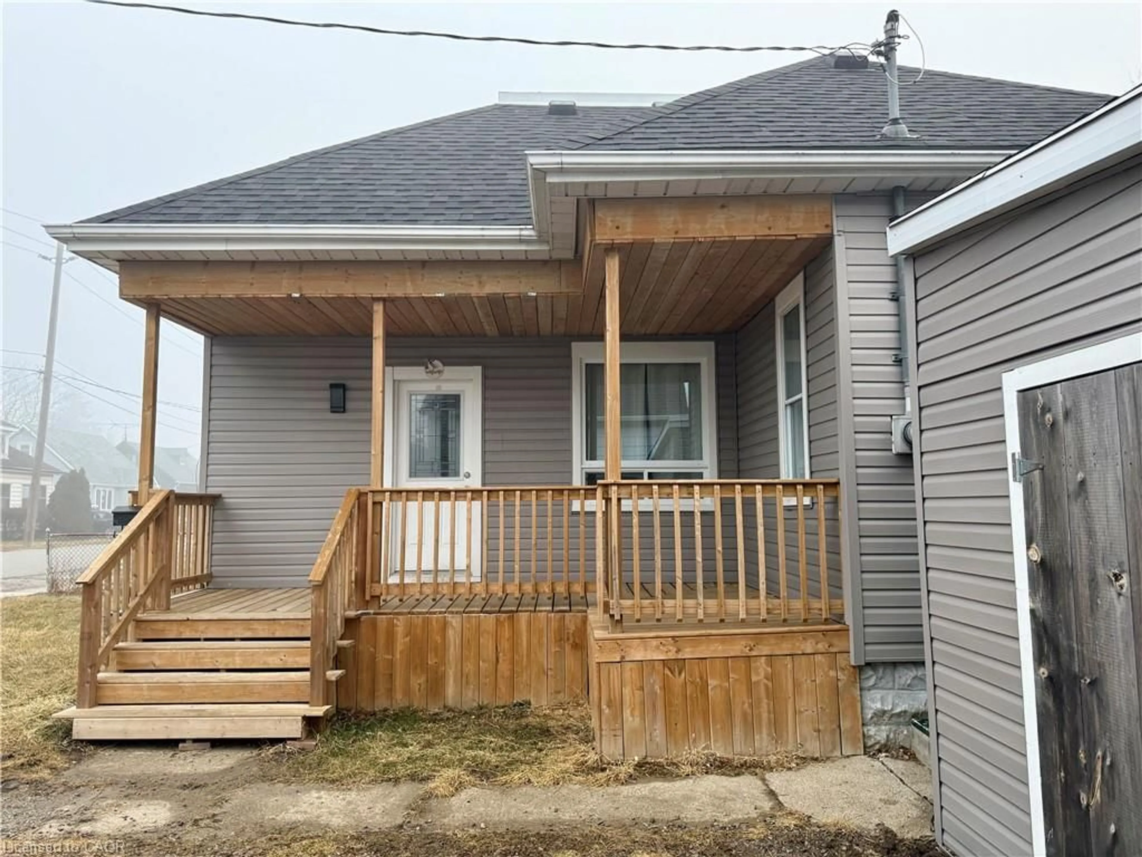 Unknown for 318 Lafontaine St, Wallaceburg Ontario N8A 4H9