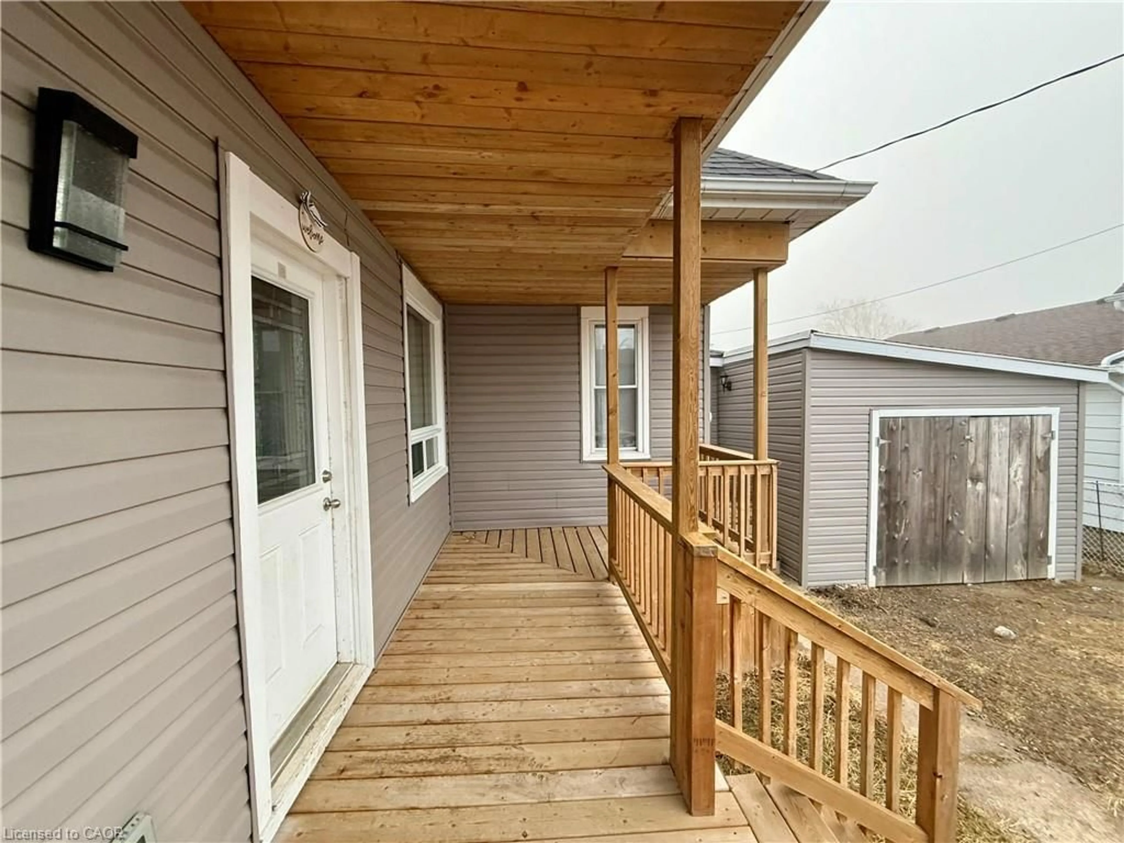 Patio, street for 318 Lafontaine St, Wallaceburg Ontario N8A 4H9
