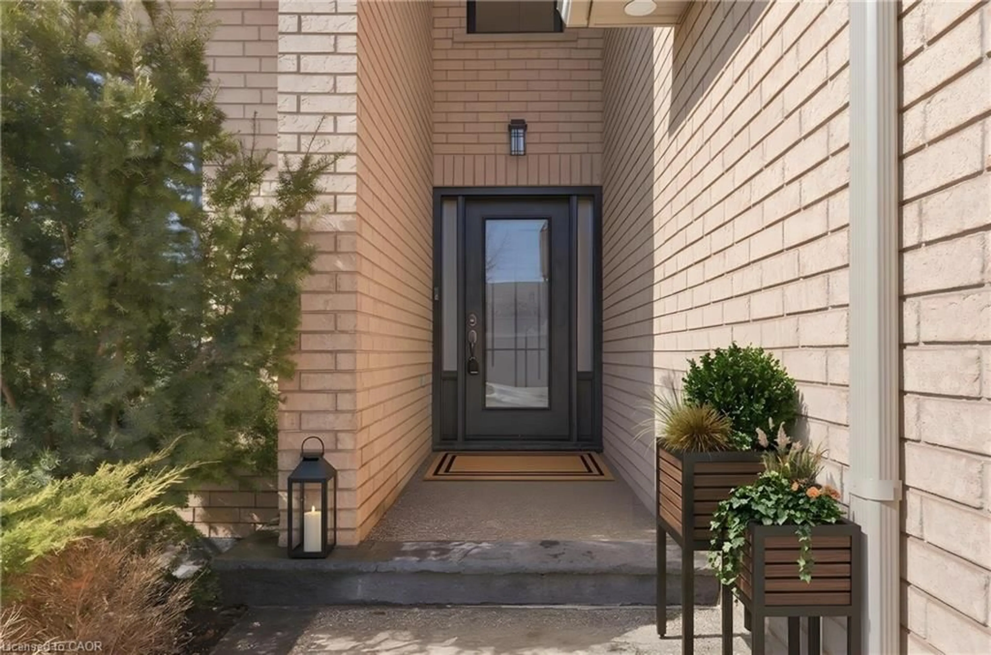 Indoor entryway for 990 Upper Kenilworth Ave, Hamilton Ontario L8W 2L3