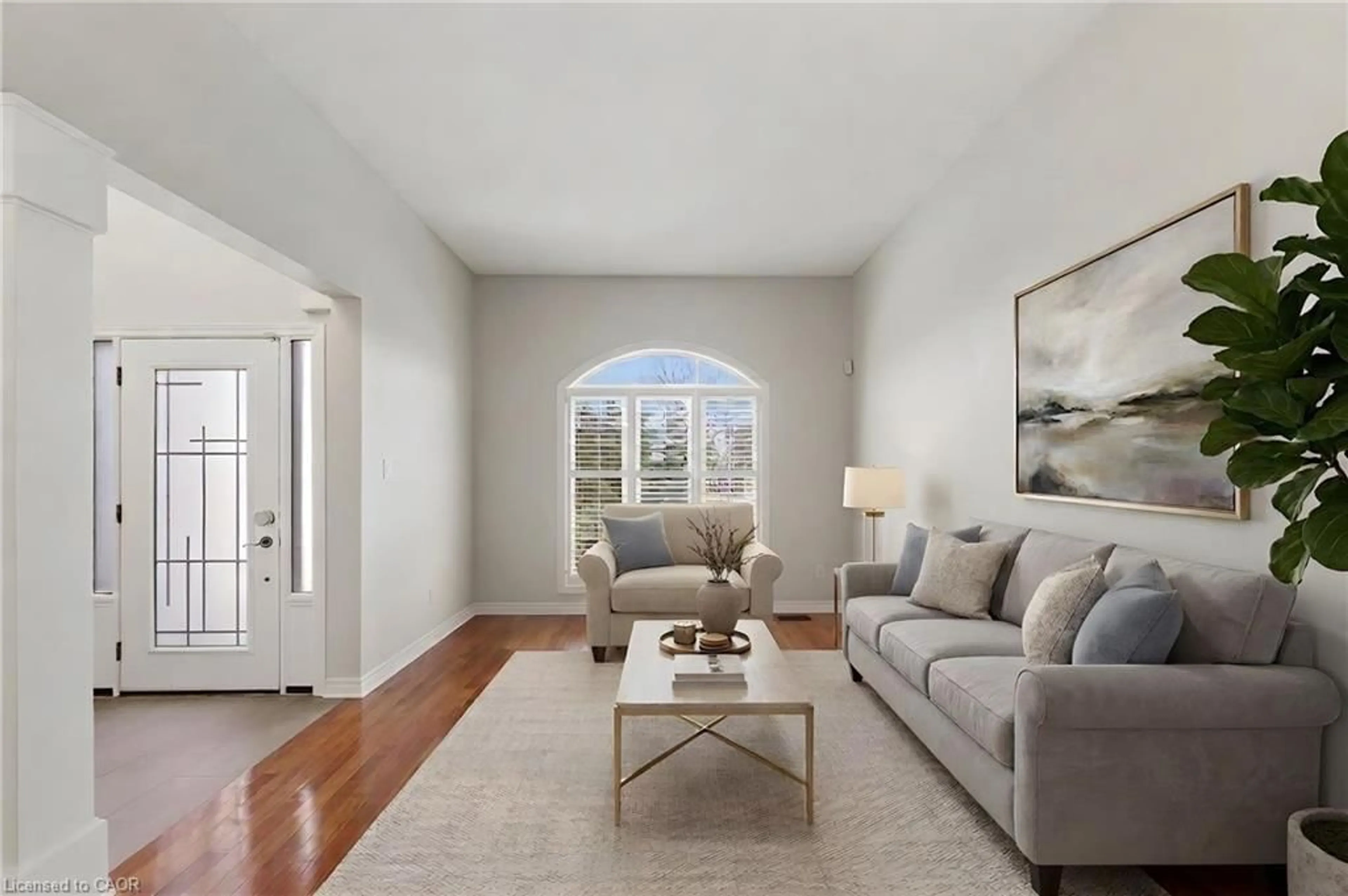 Living room with furniture, unknown for 990 Upper Kenilworth Ave, Hamilton Ontario L8W 2L3