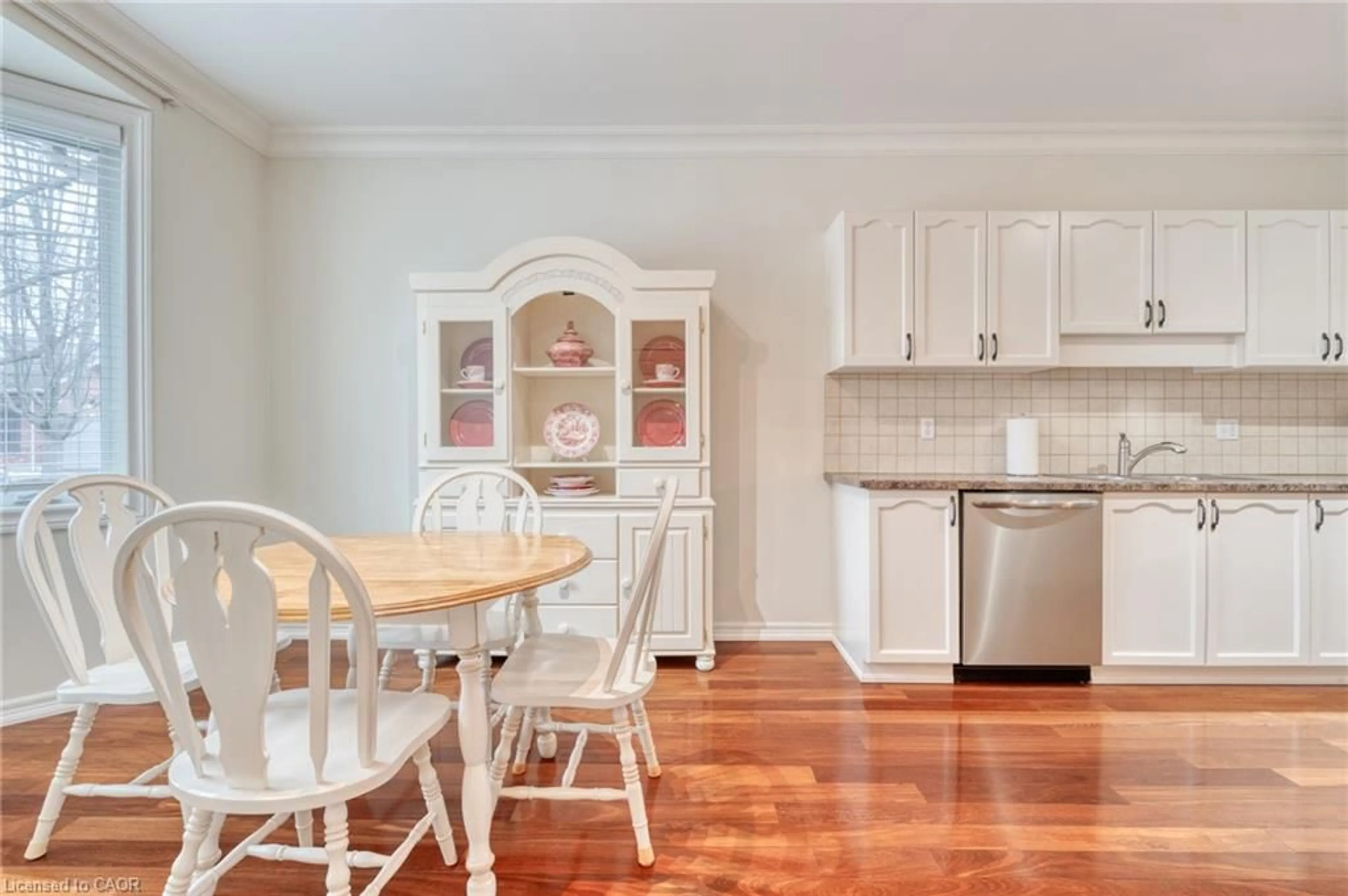 Standard kitchen, unknown for 47 Greentrail Dr, Mount Hope Ontario L0R 1W0