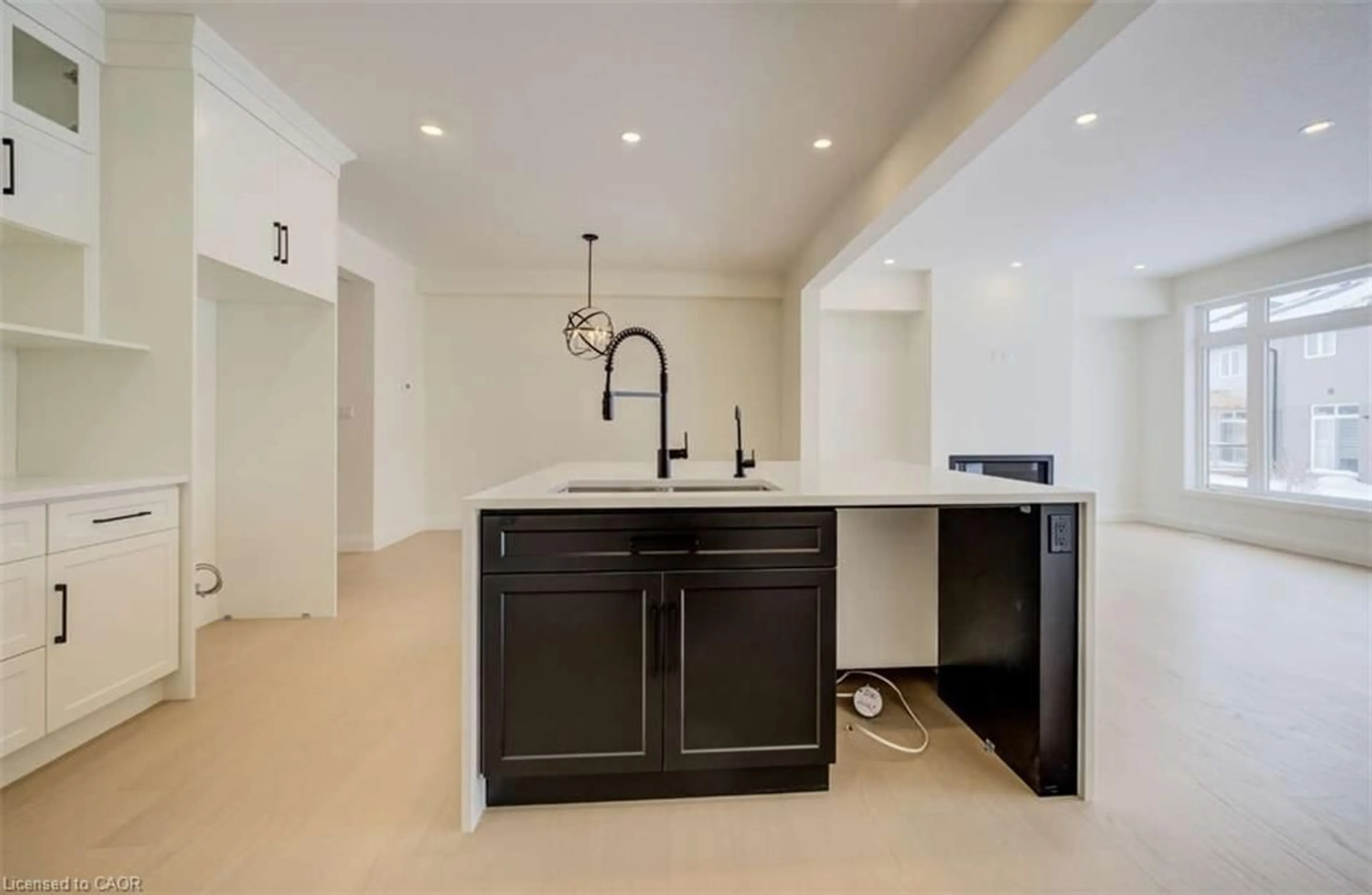 Open concept kitchen, ceramic/tile floor for 124 Grand Flats Trail, Kitchener Ontario N2A 0K7