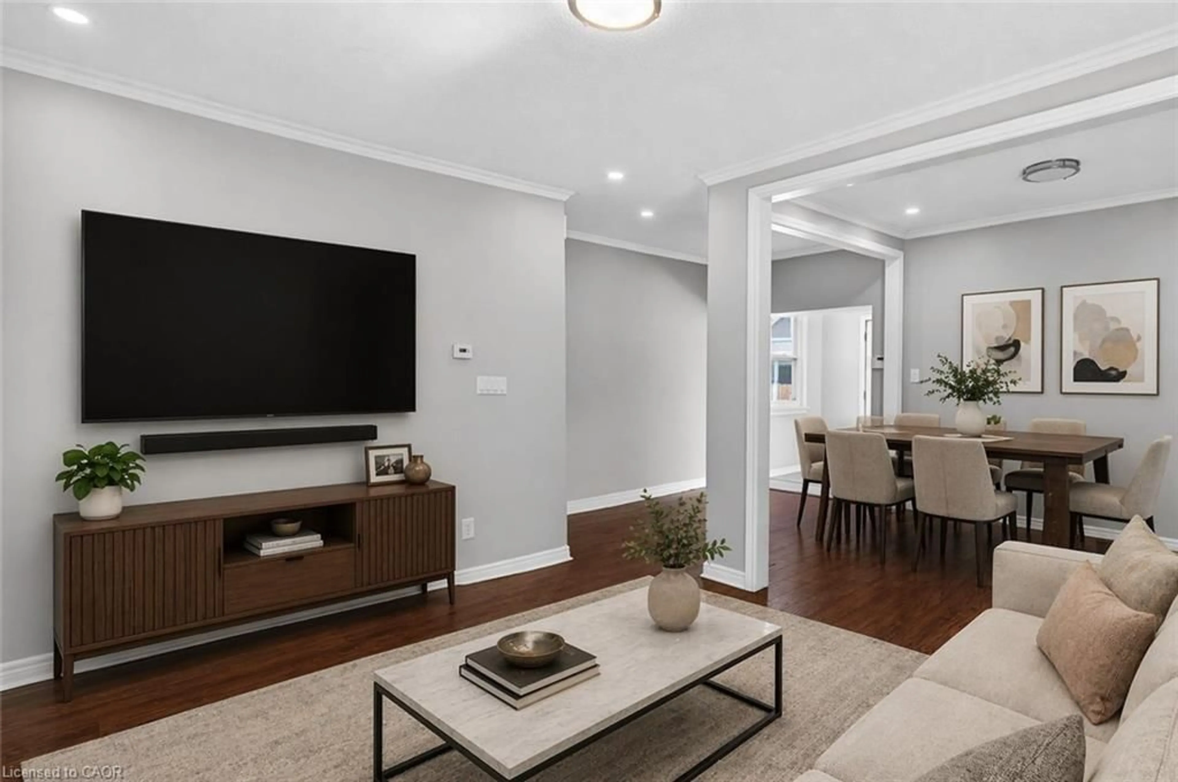 Living room with furniture, unknown for 207 Rosslyn Ave, Hamilton Ontario L8L 7P8