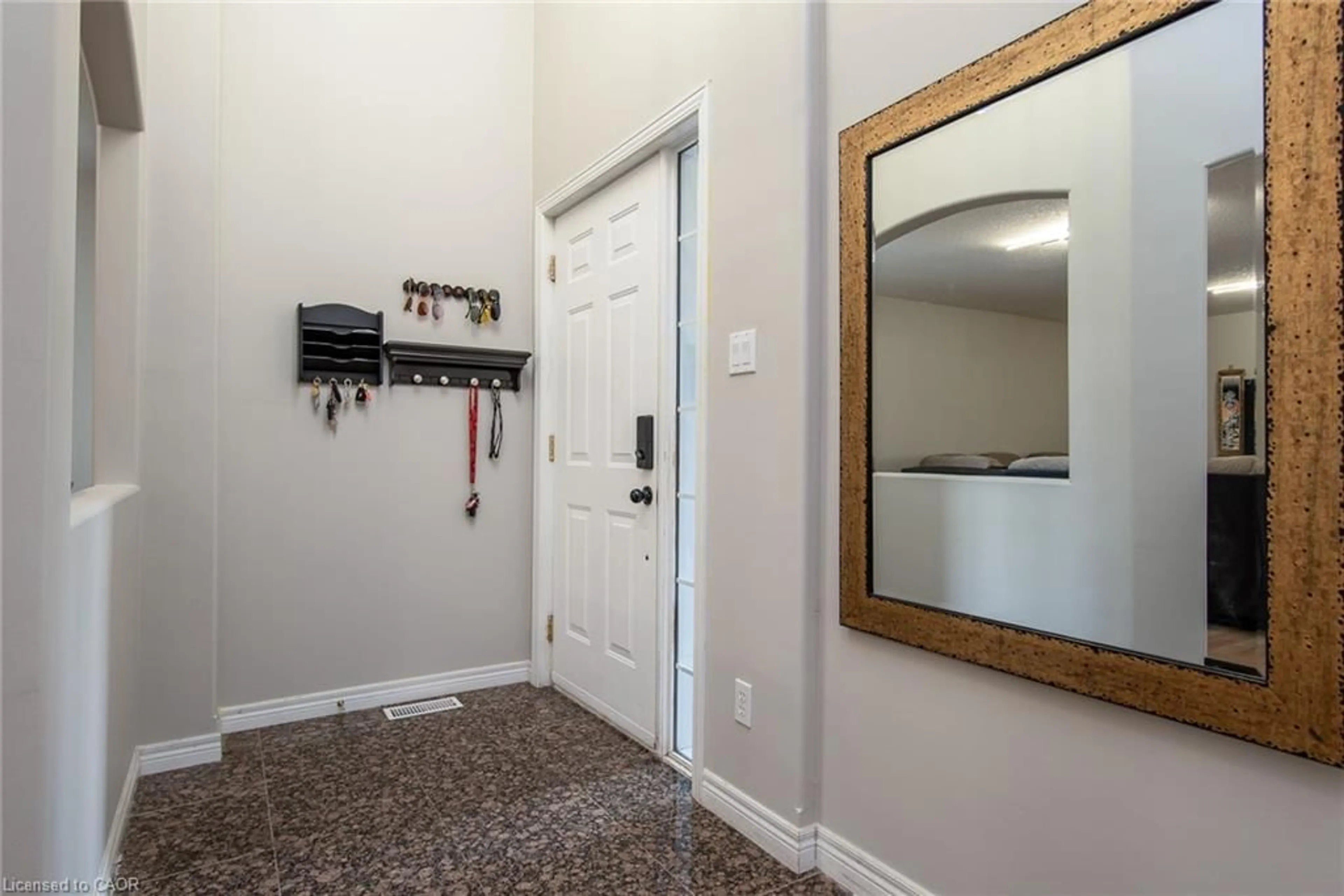 Indoor entryway for 11 Apple Ridge Dr, Kitchener Ontario N2P 2R8