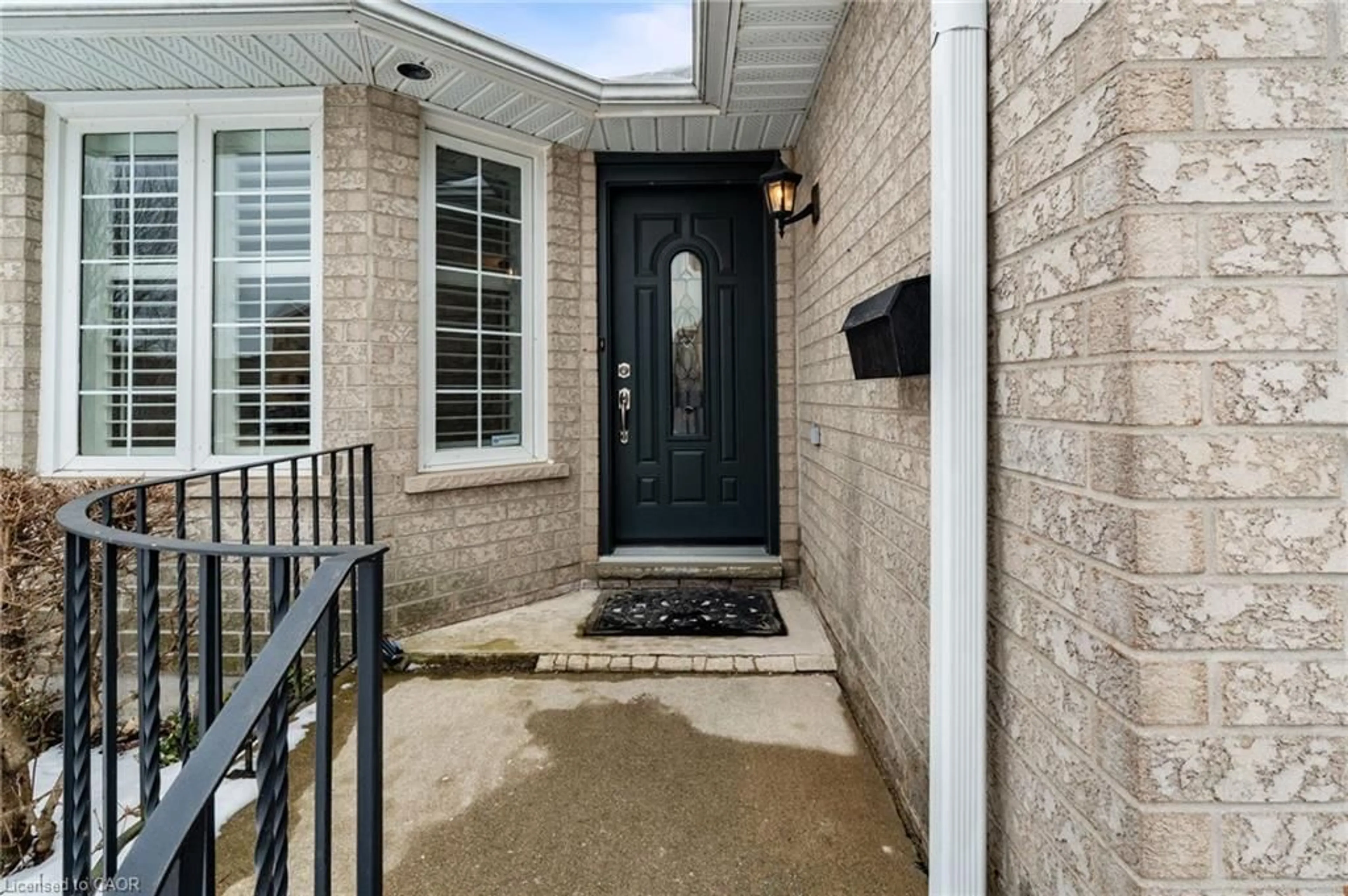 Indoor entryway for 51 Redtail Cres, Hamilton Ontario L9B 2R5
