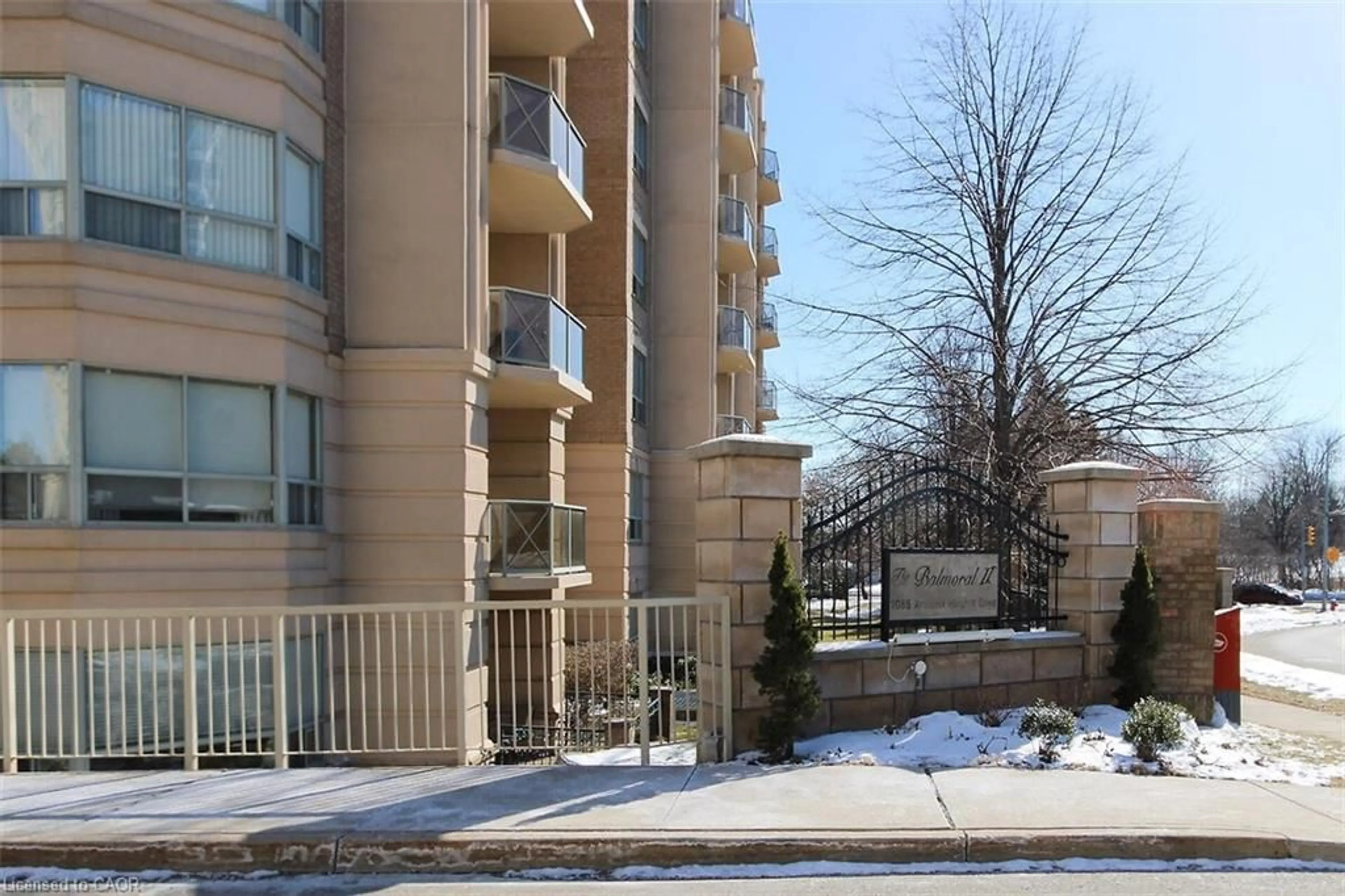 Patio, unknown for 2085 Amherst Heights Dr #506, Burlington Ontario L7P 5C2