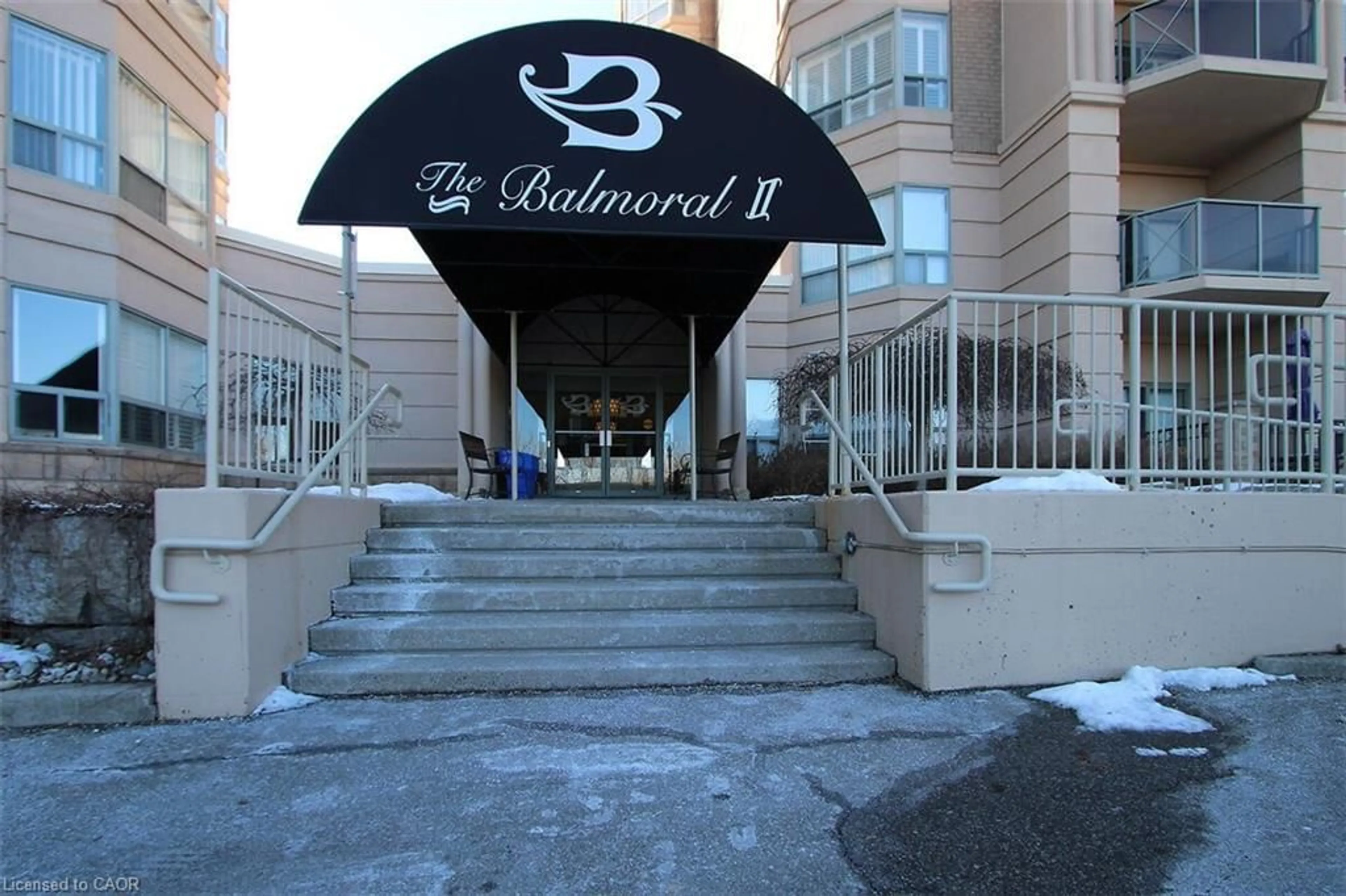 Indoor foyer for 2085 Amherst Heights Dr #506, Burlington Ontario L7P 5C2