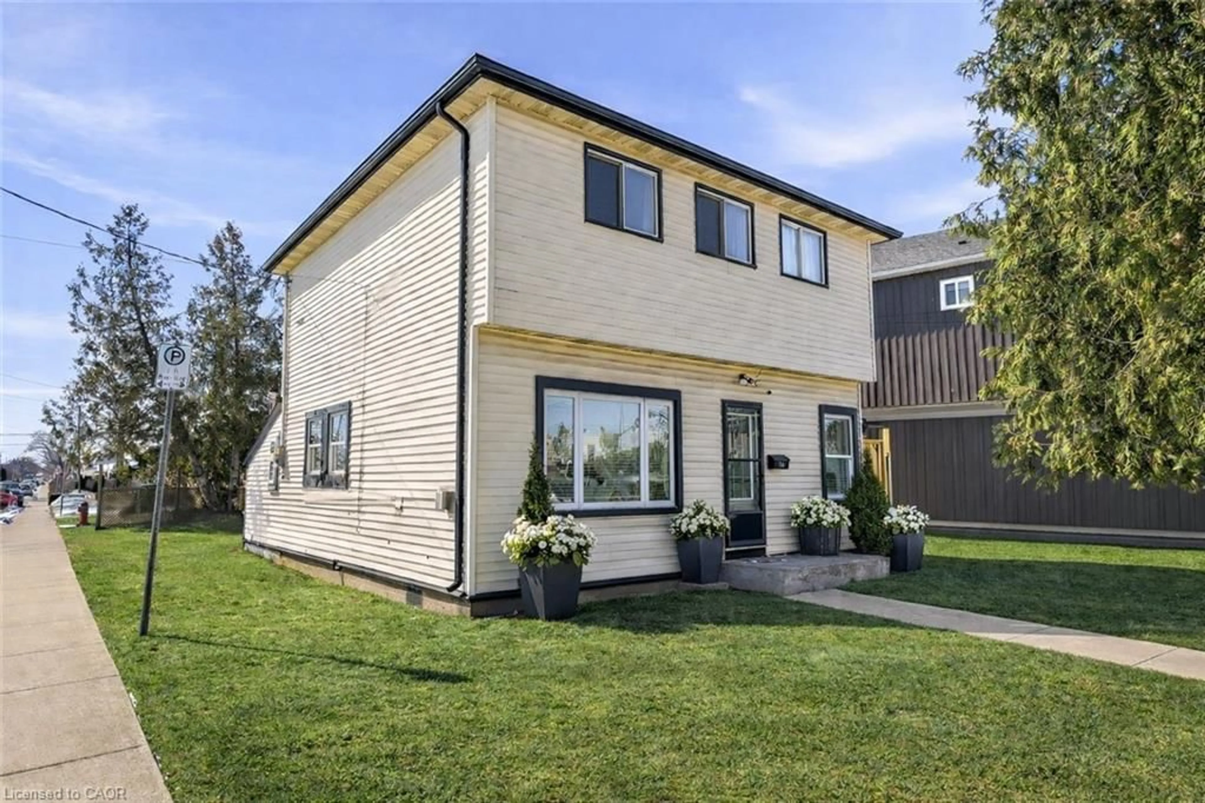 Home with brick exterior material, street for 16 Munn St, Hamilton Ontario L8V 1J6