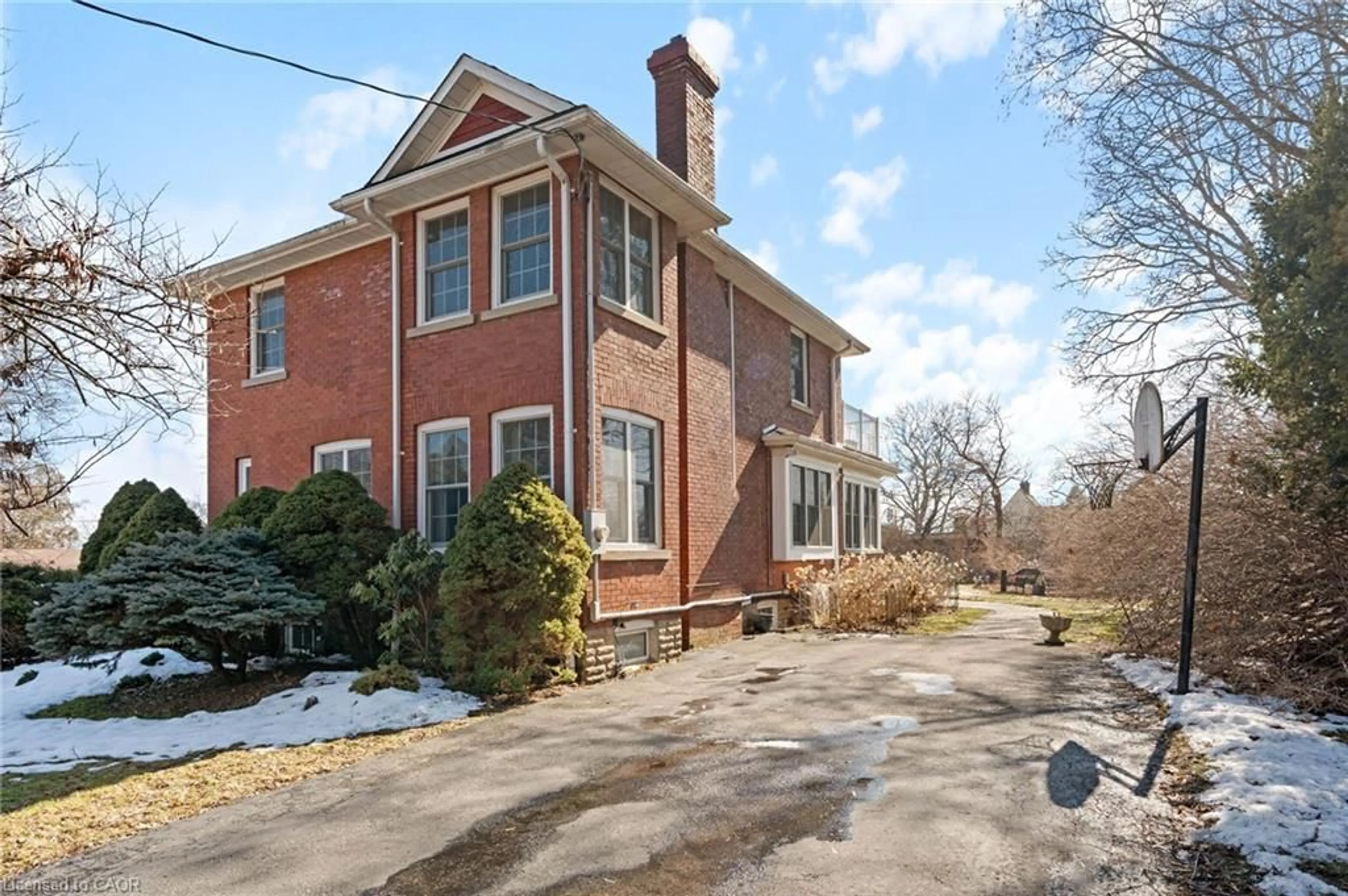 Home with brick exterior material, street for 286 Union St, Simcoe Ontario N3Y 2B8