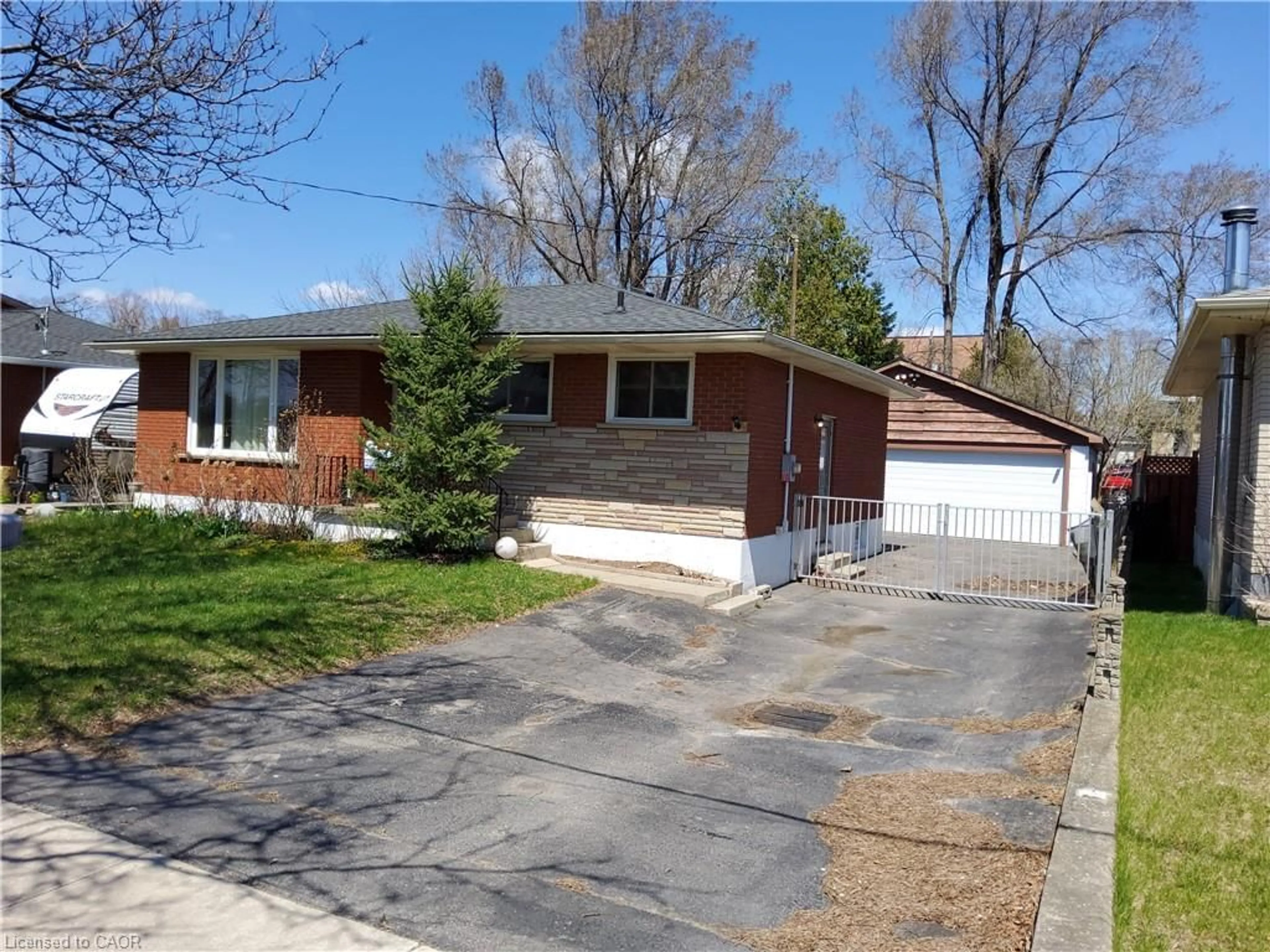 Home with brick exterior material, street for 7 Usher St, Brantford Ontario N3R 1B8