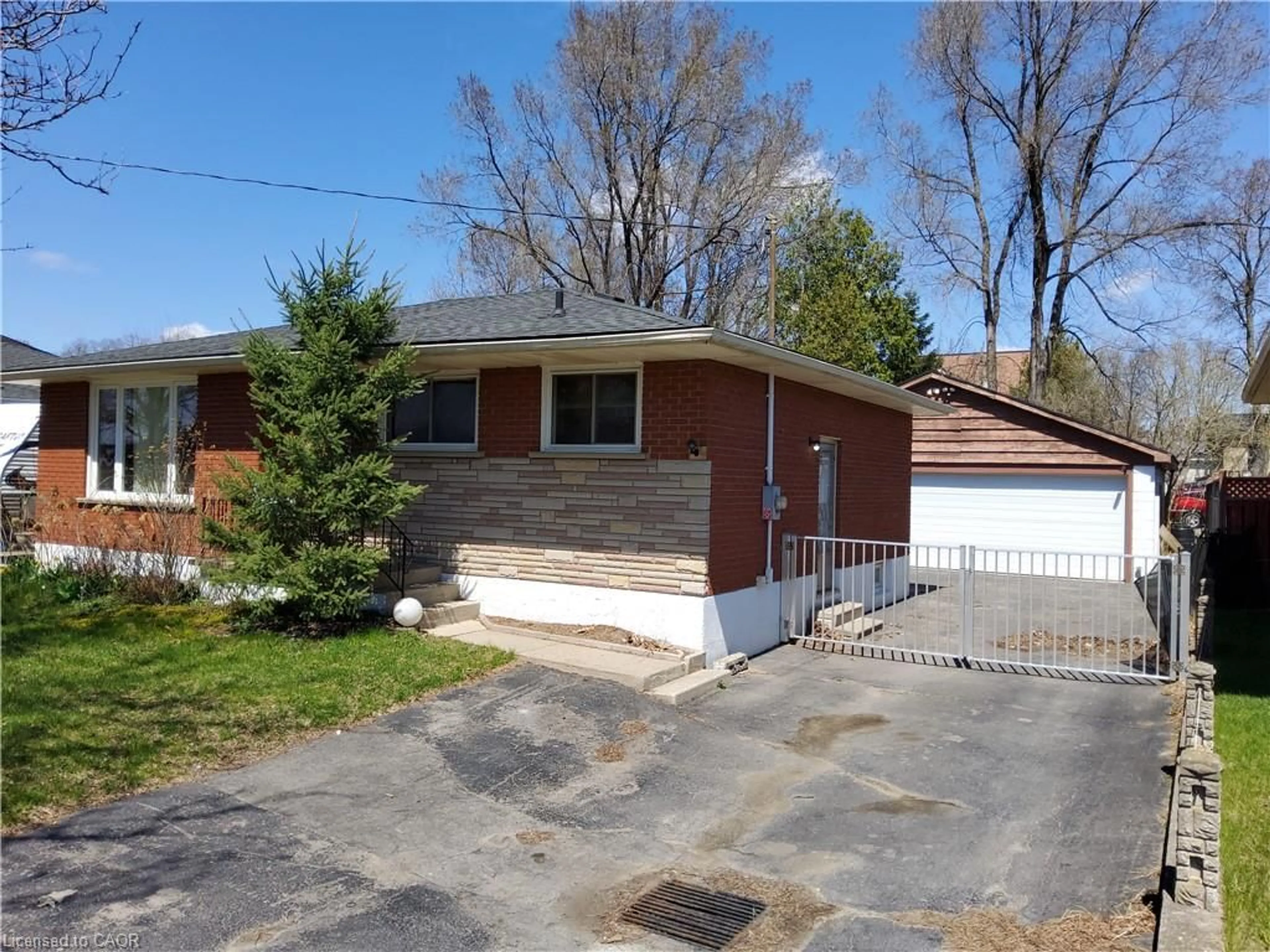 Home with brick exterior material, street for 7 Usher St, Brantford Ontario N3R 1B8