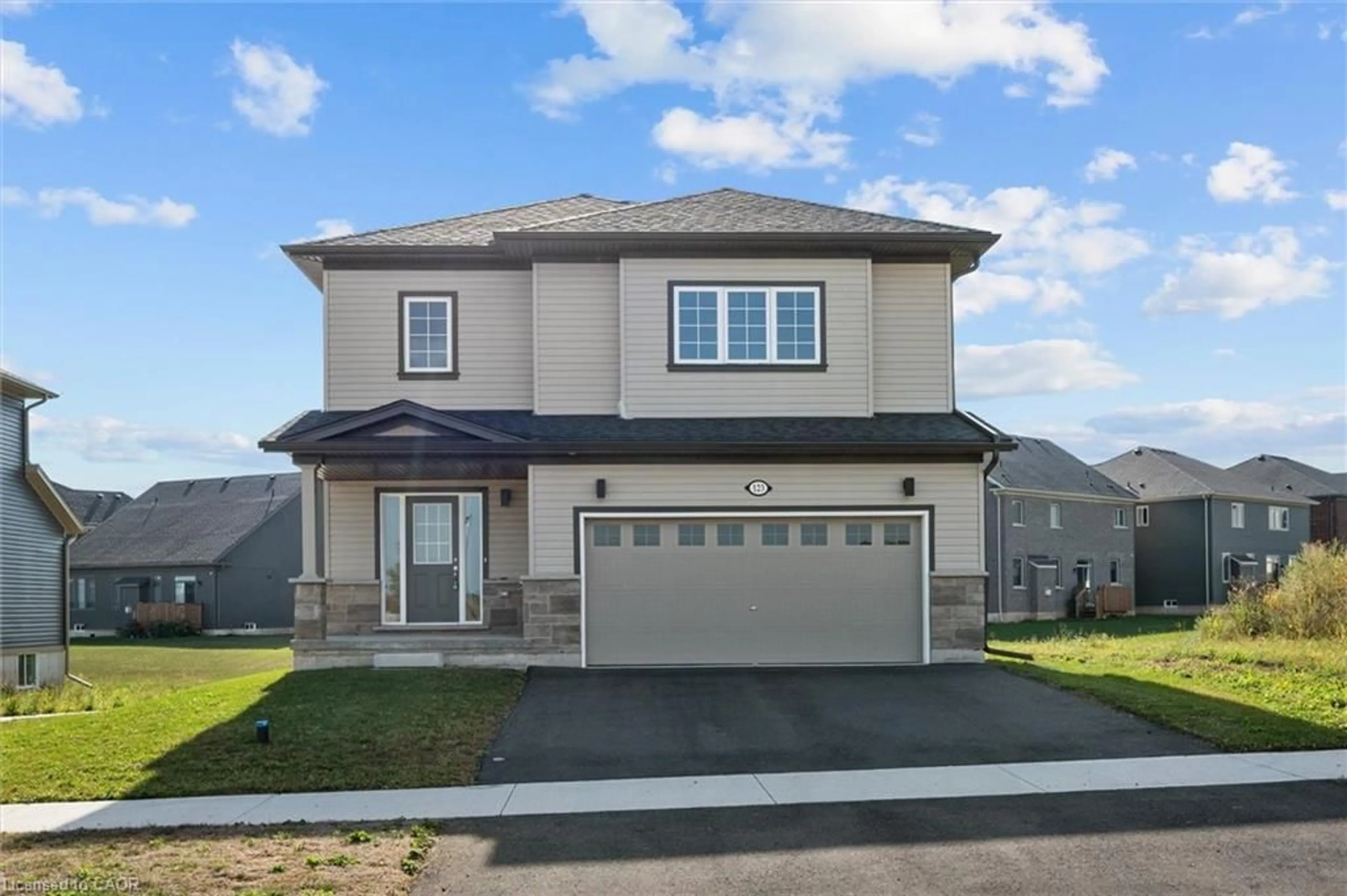 Home with vinyl exterior material, street for 123 Hillcrest Rd, Port Colborne Ontario L3K 6E4