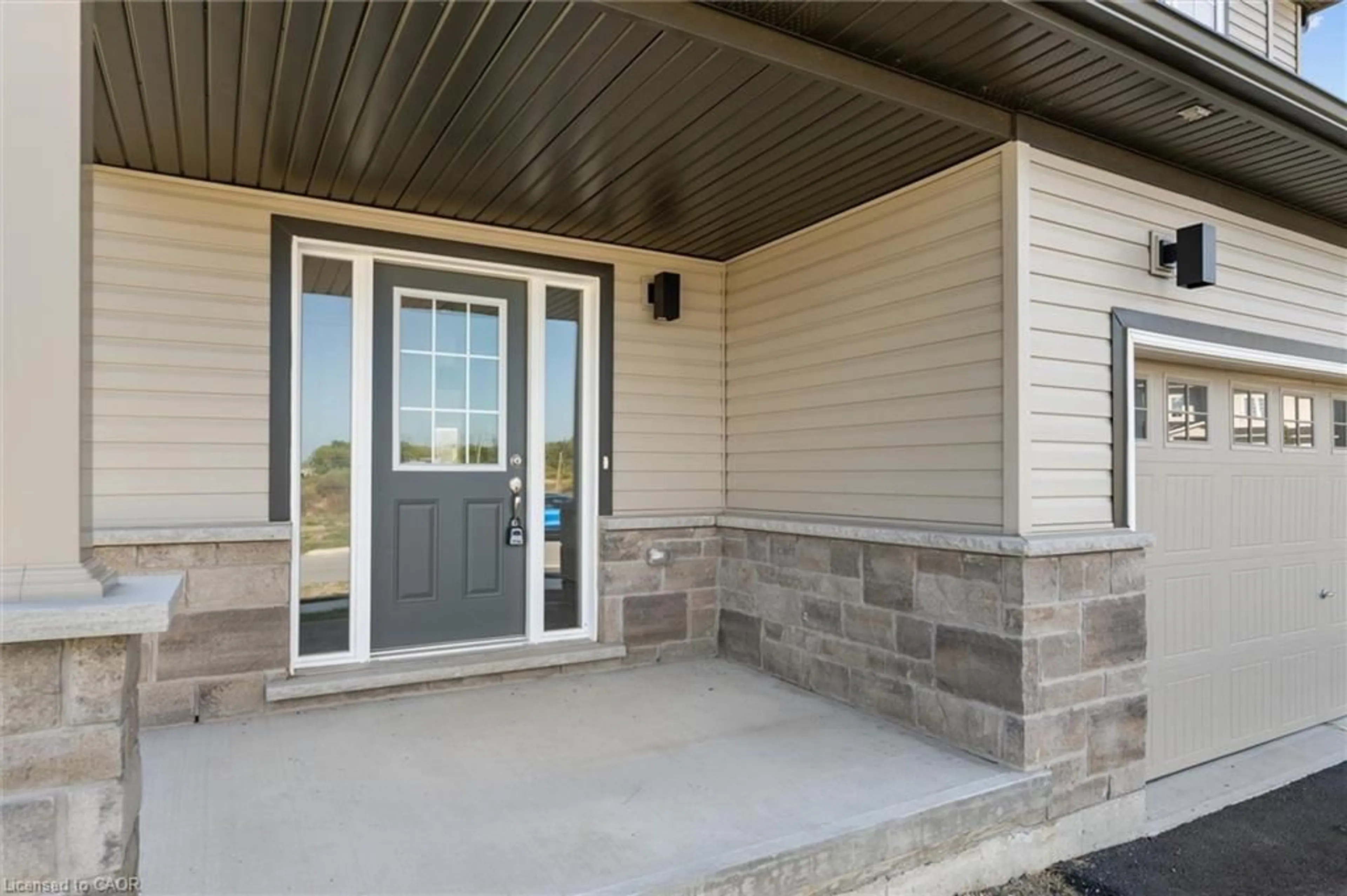 Indoor entryway for 123 Hillcrest Rd, Port Colborne Ontario L3K 6E4