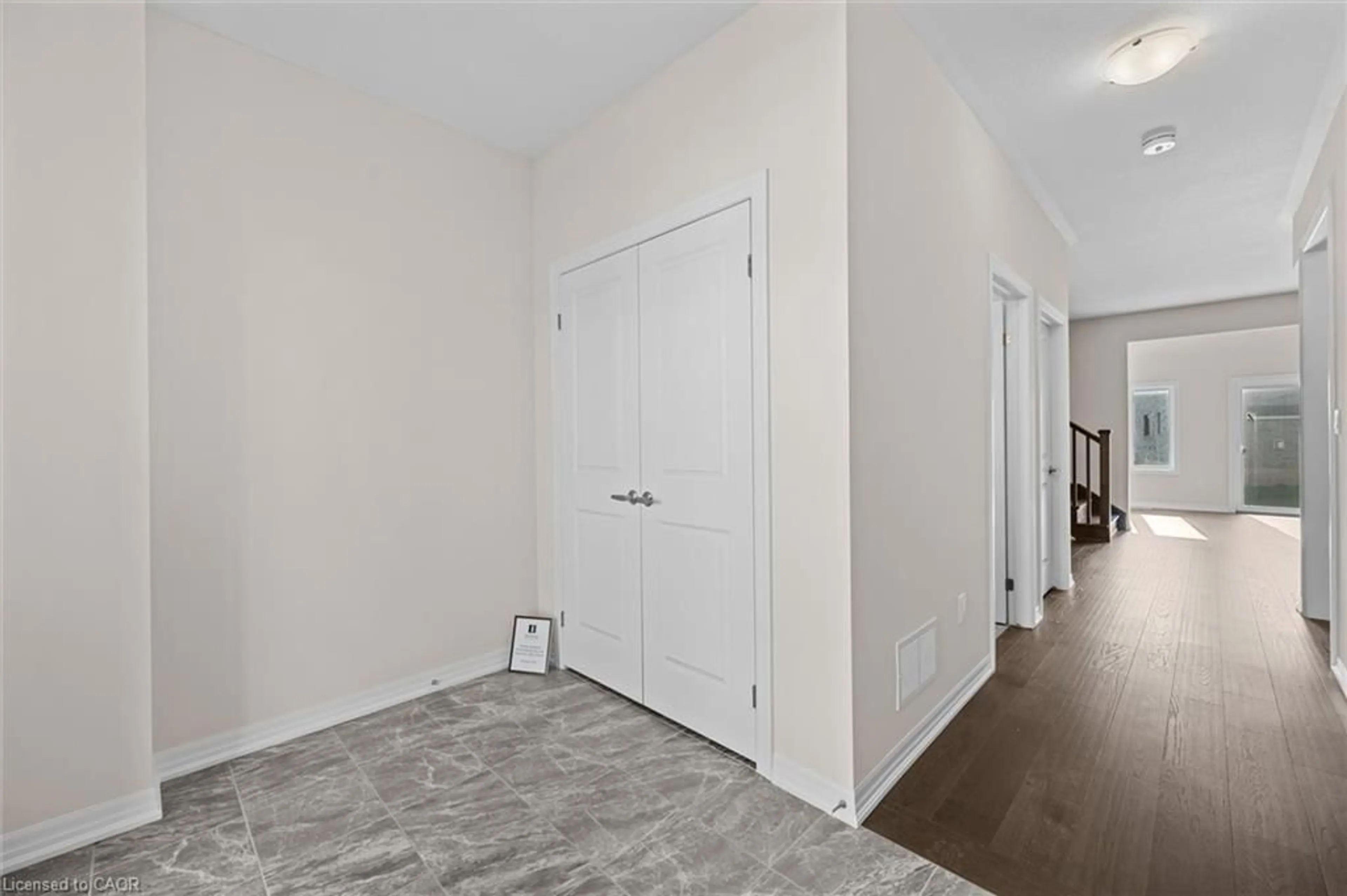Indoor entryway for 123 Hillcrest Rd, Port Colborne Ontario L3K 6E4