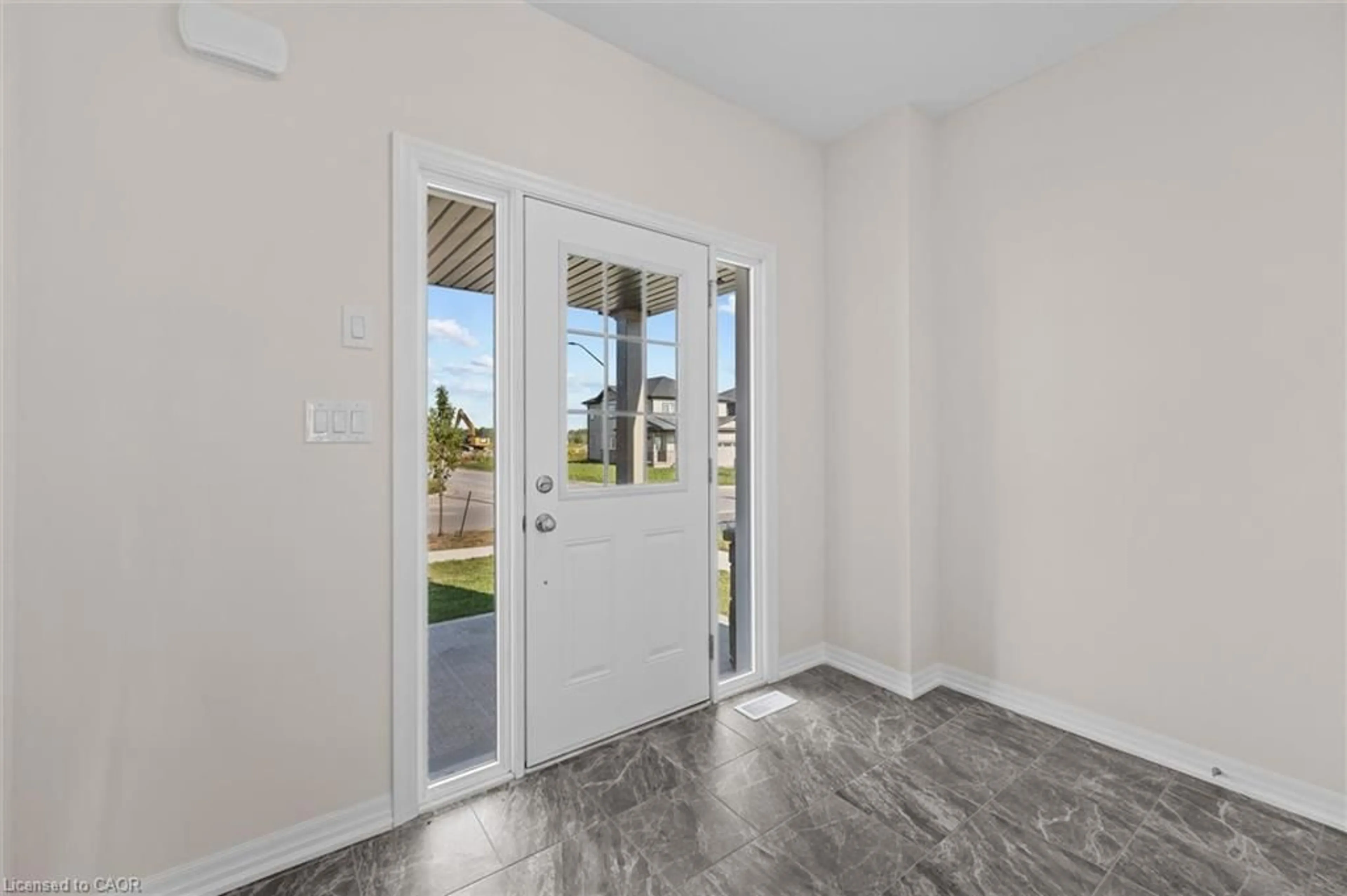 Indoor entryway for 123 Hillcrest Rd, Port Colborne Ontario L3K 6E4