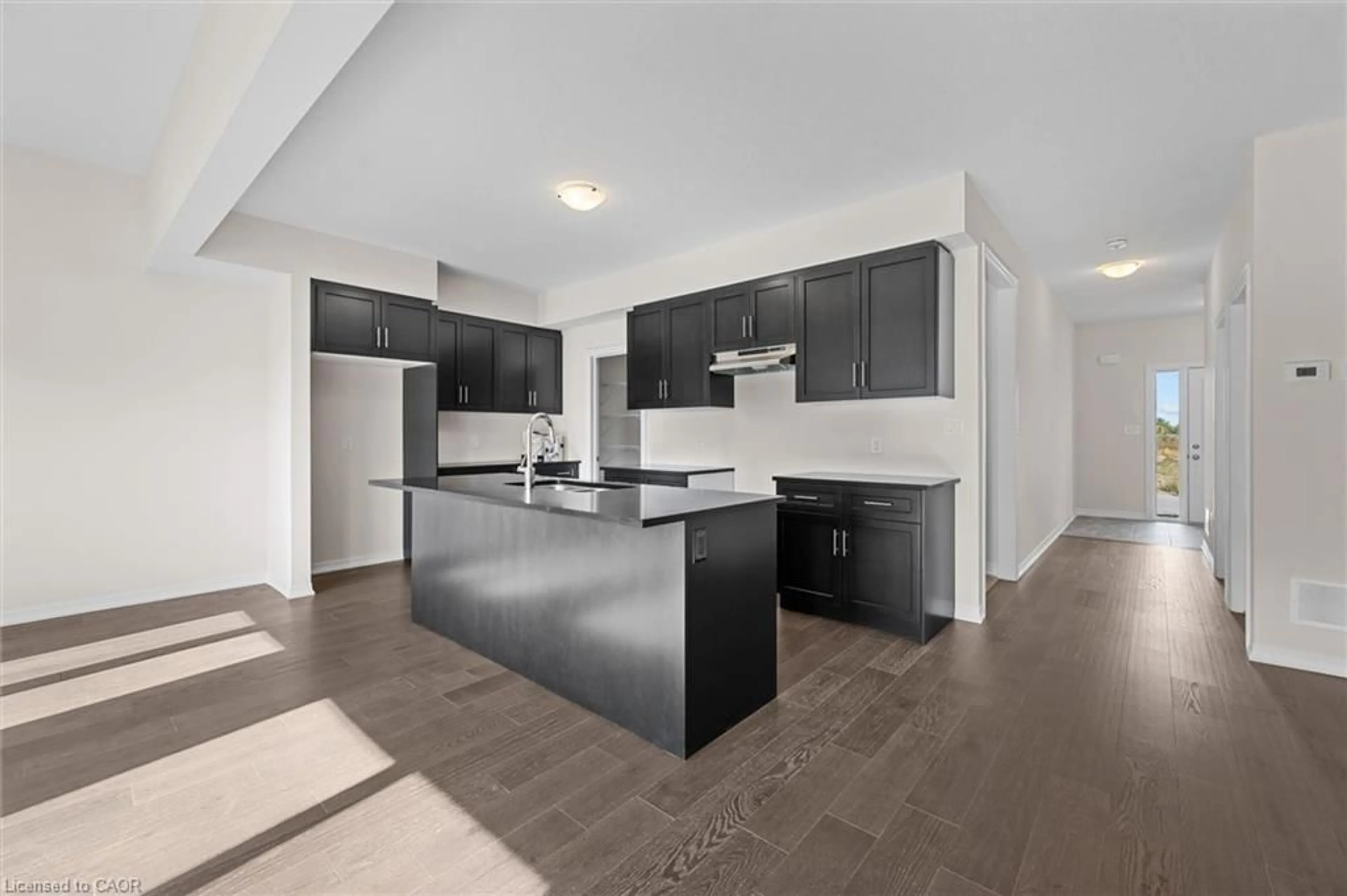 Open concept kitchen, unknown for 123 Hillcrest Rd, Port Colborne Ontario L3K 6E4