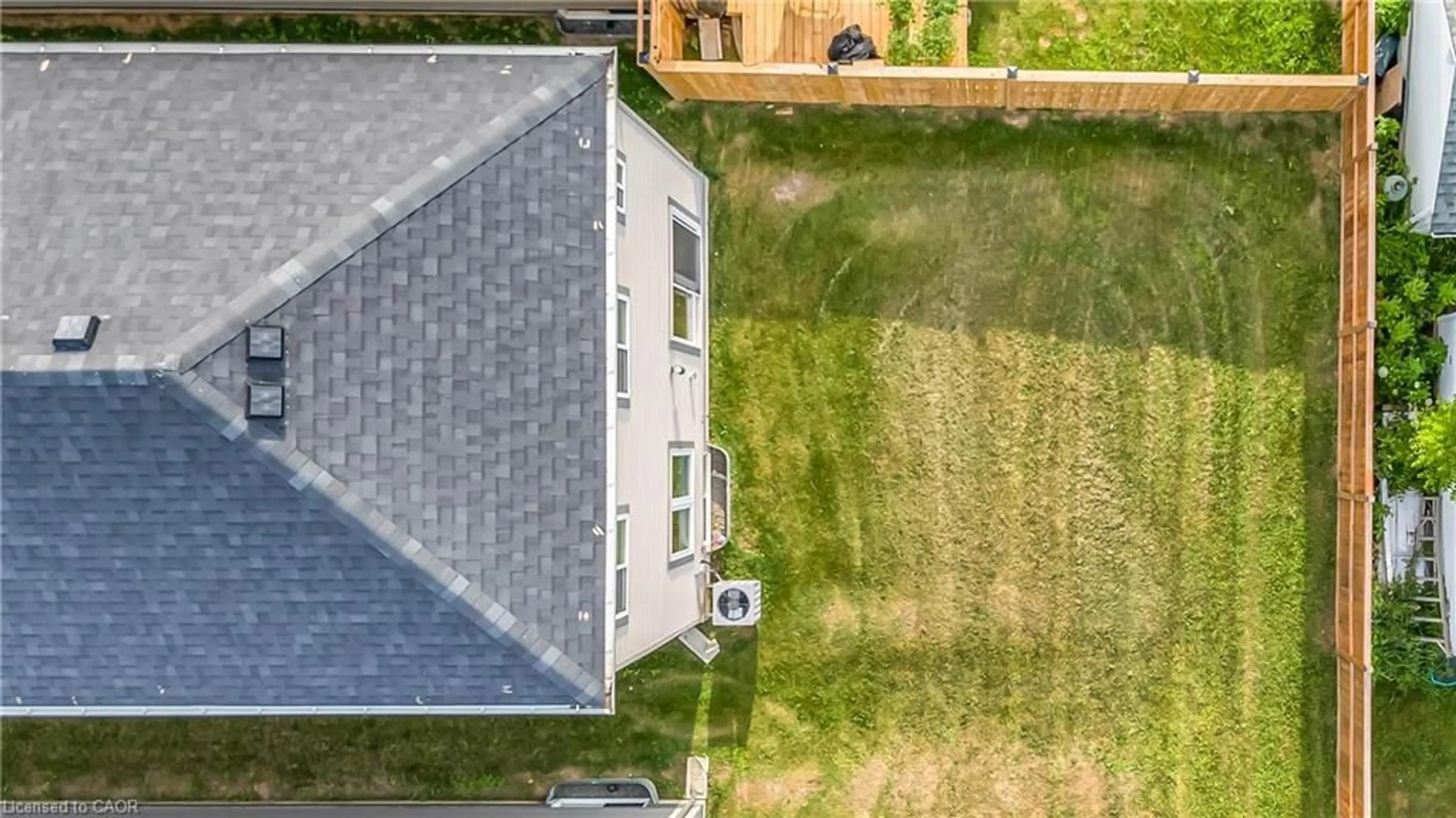 A pic from outside/outdoor area/front of a property/back of a property/a pic from drone, street for 16 Bromley Dr, Port Weller Ontario L2M 1R1