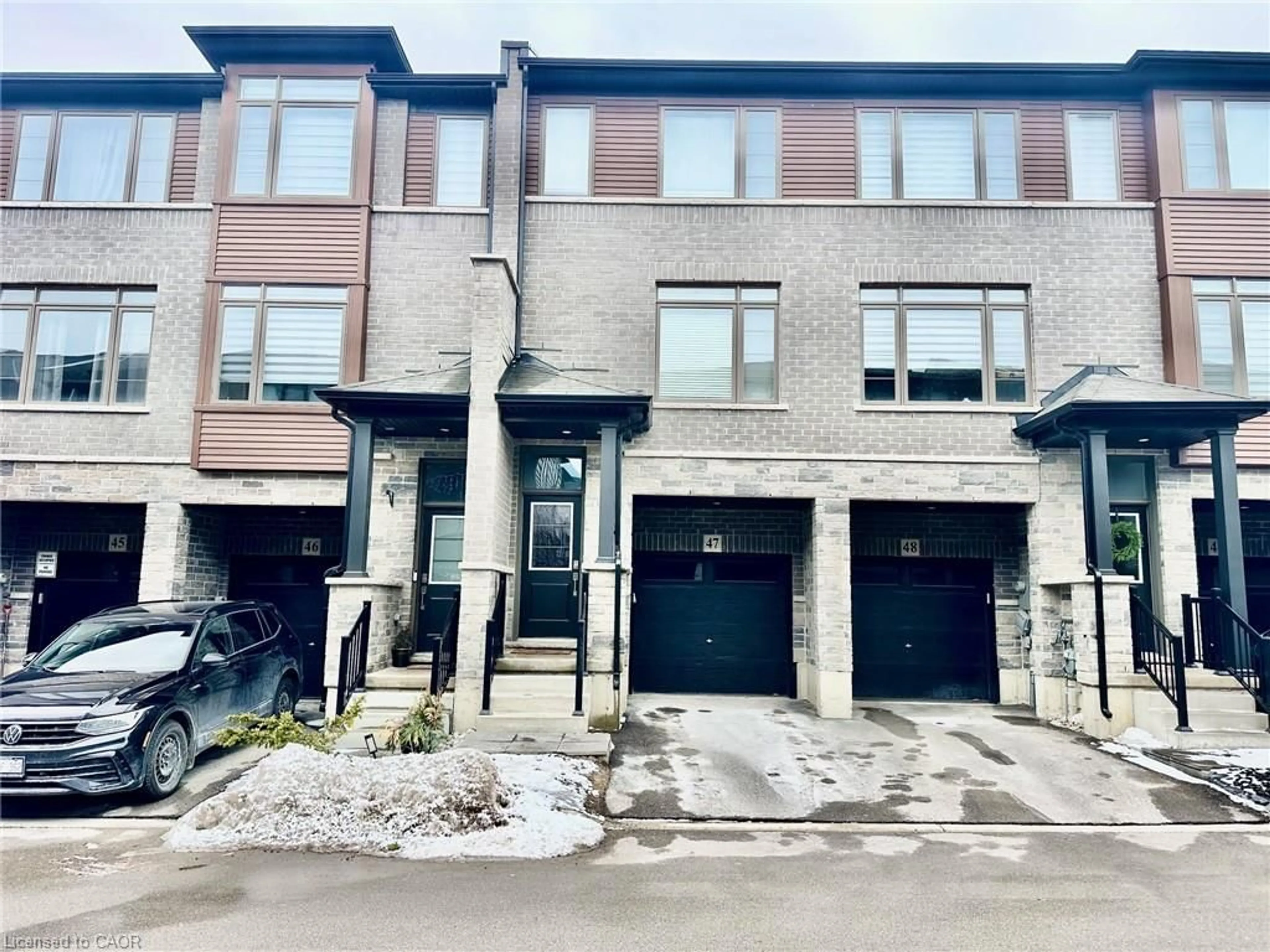 A pic from outside/outdoor area/front of a property/back of a property/a pic from drone, street for 5000 Connor Dr #47, Beamsville Ontario L3J 0T4