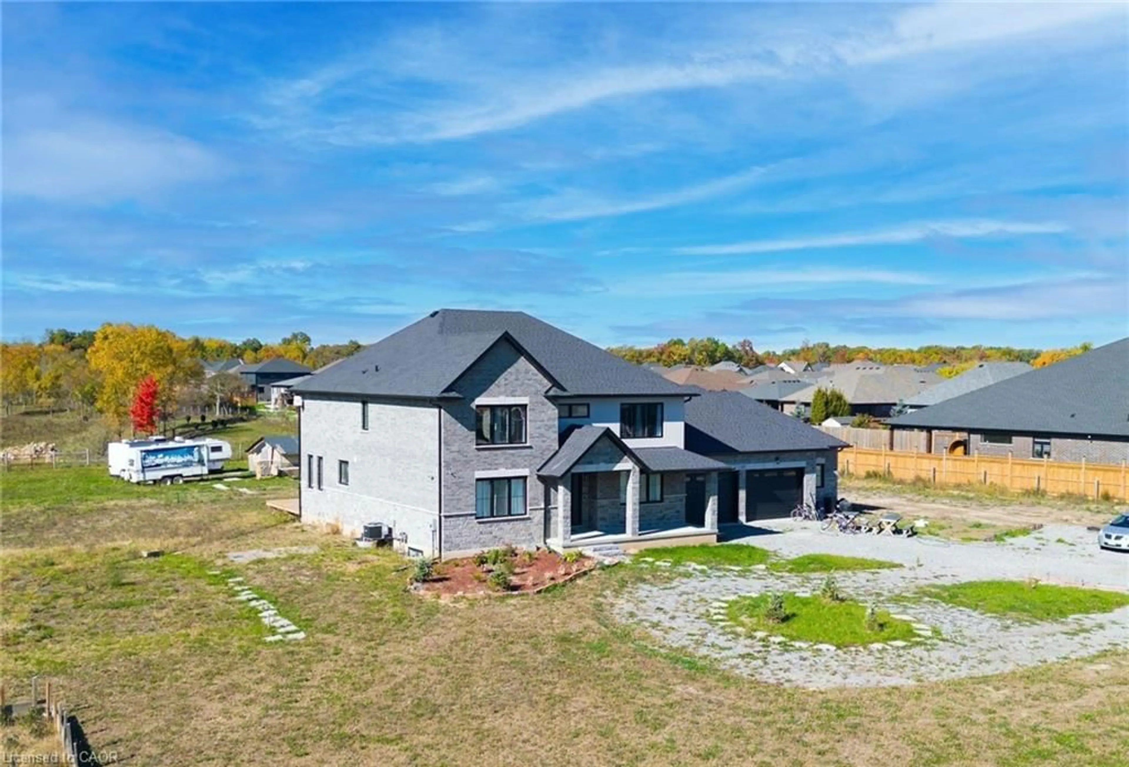 A pic from outside/outdoor area/front of a property/back of a property/a pic from drone, building for 129 South Pelham Rd, Welland Ontario L3B 5N8