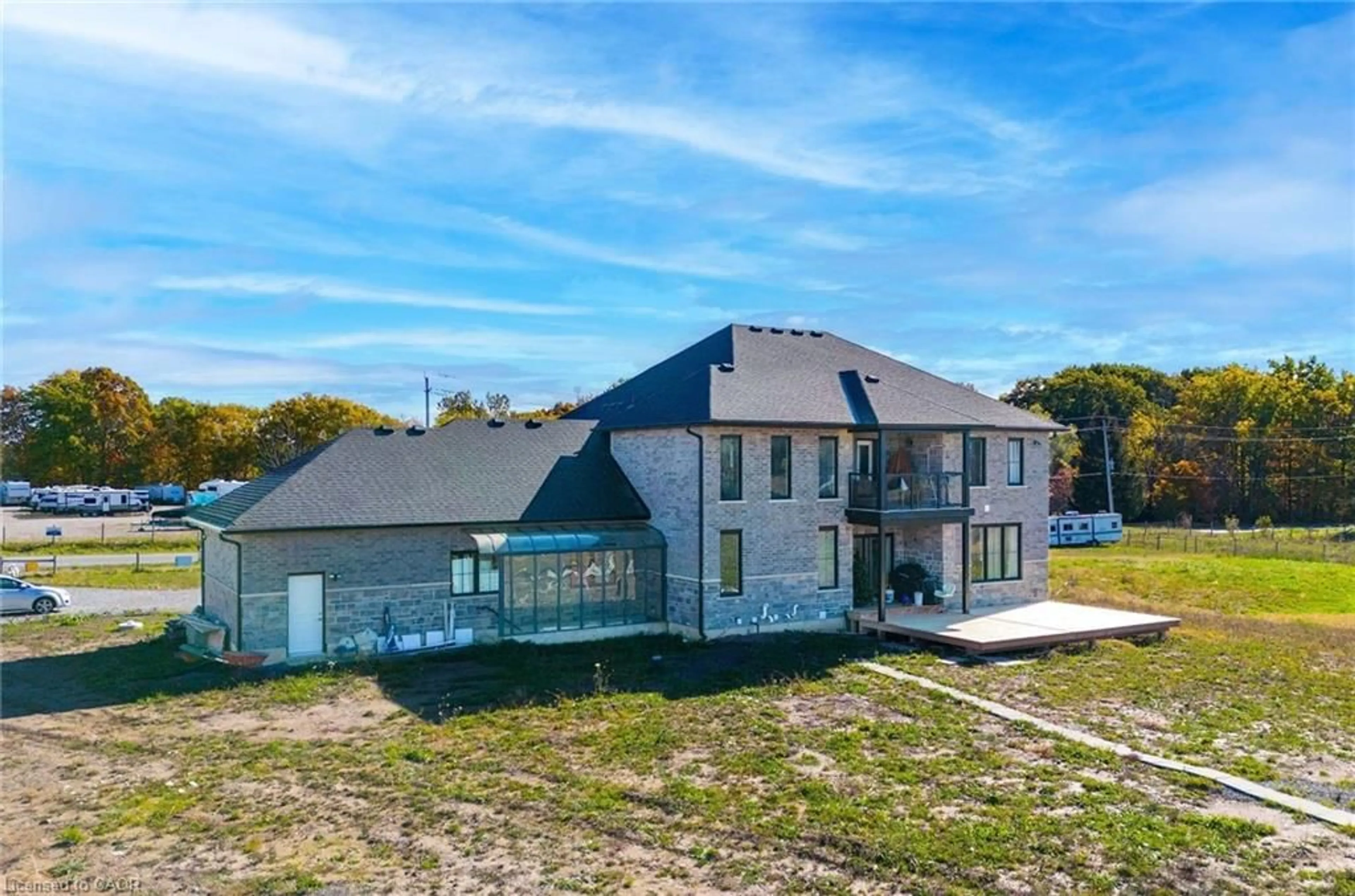 A pic from outside/outdoor area/front of a property/back of a property/a pic from drone, building for 129 South Pelham Rd, Welland Ontario L3B 5N8