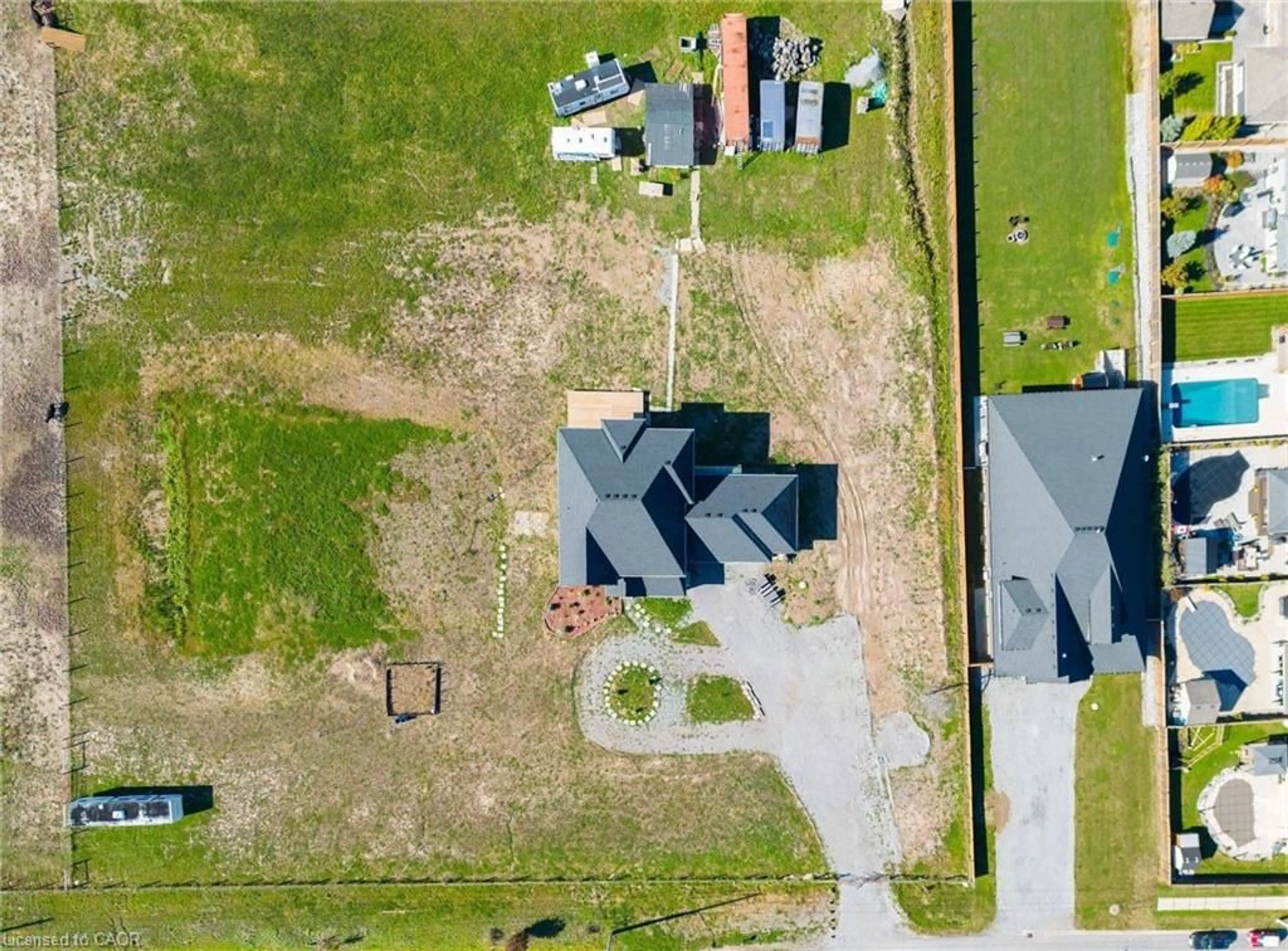 A pic from outside/outdoor area/front of a property/back of a property/a pic from drone, street for 129 South Pelham Rd, Welland Ontario L3B 5N8