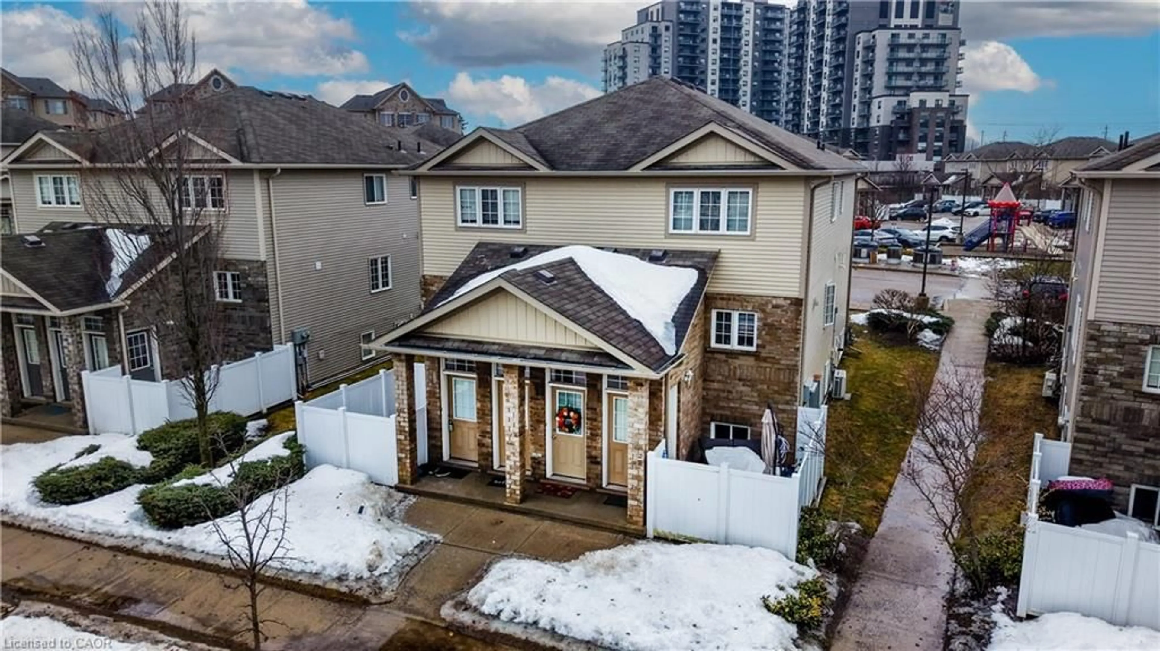 A pic from outside/outdoor area/front of a property/back of a property/a pic from drone, building for 246 Westmeadow Dr #A, Kitchener Ontario N2N 0A1