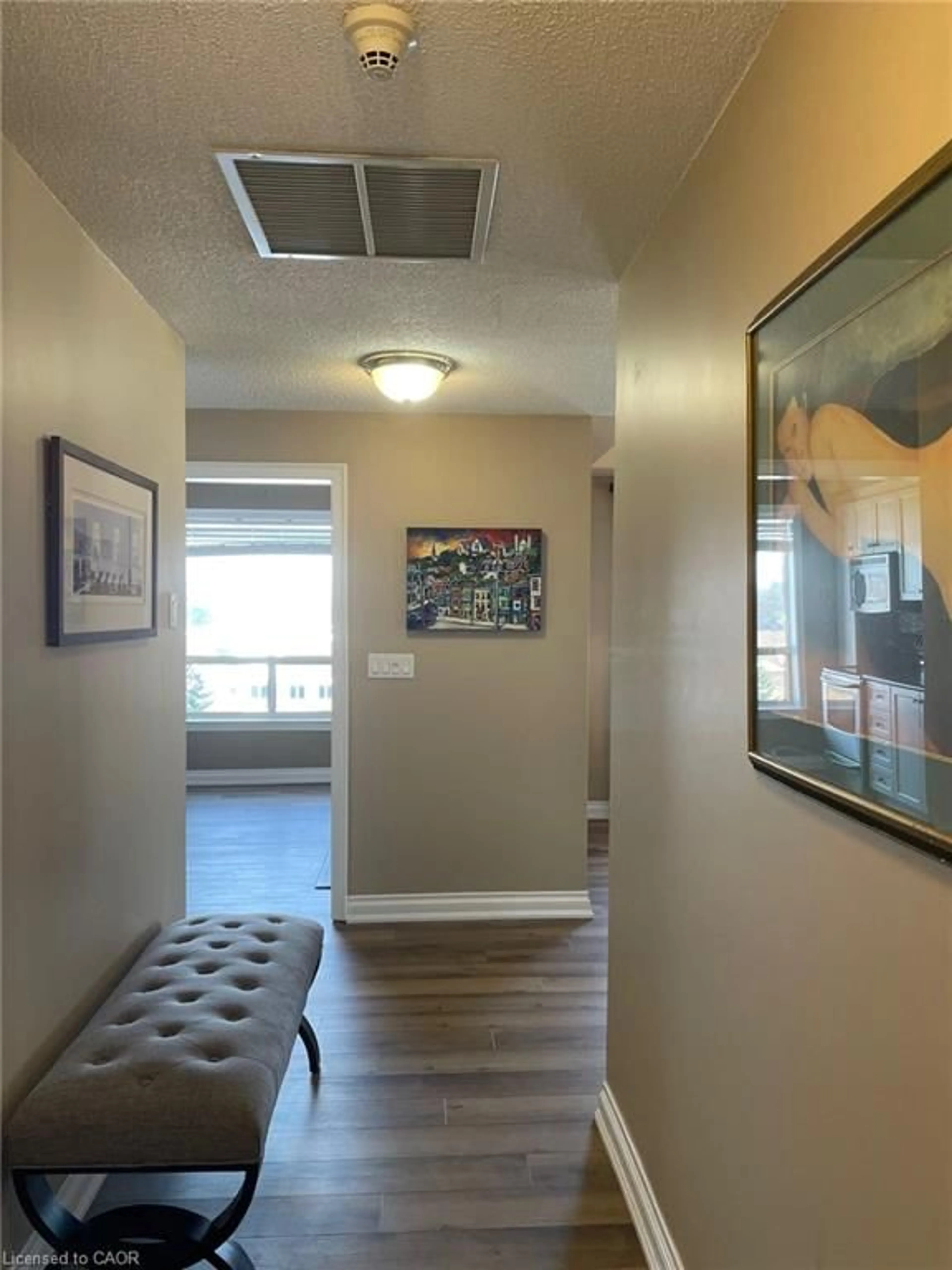 Indoor entryway for 3497 Upper Middle Rd #402, Burlington Ontario L7M 4T6