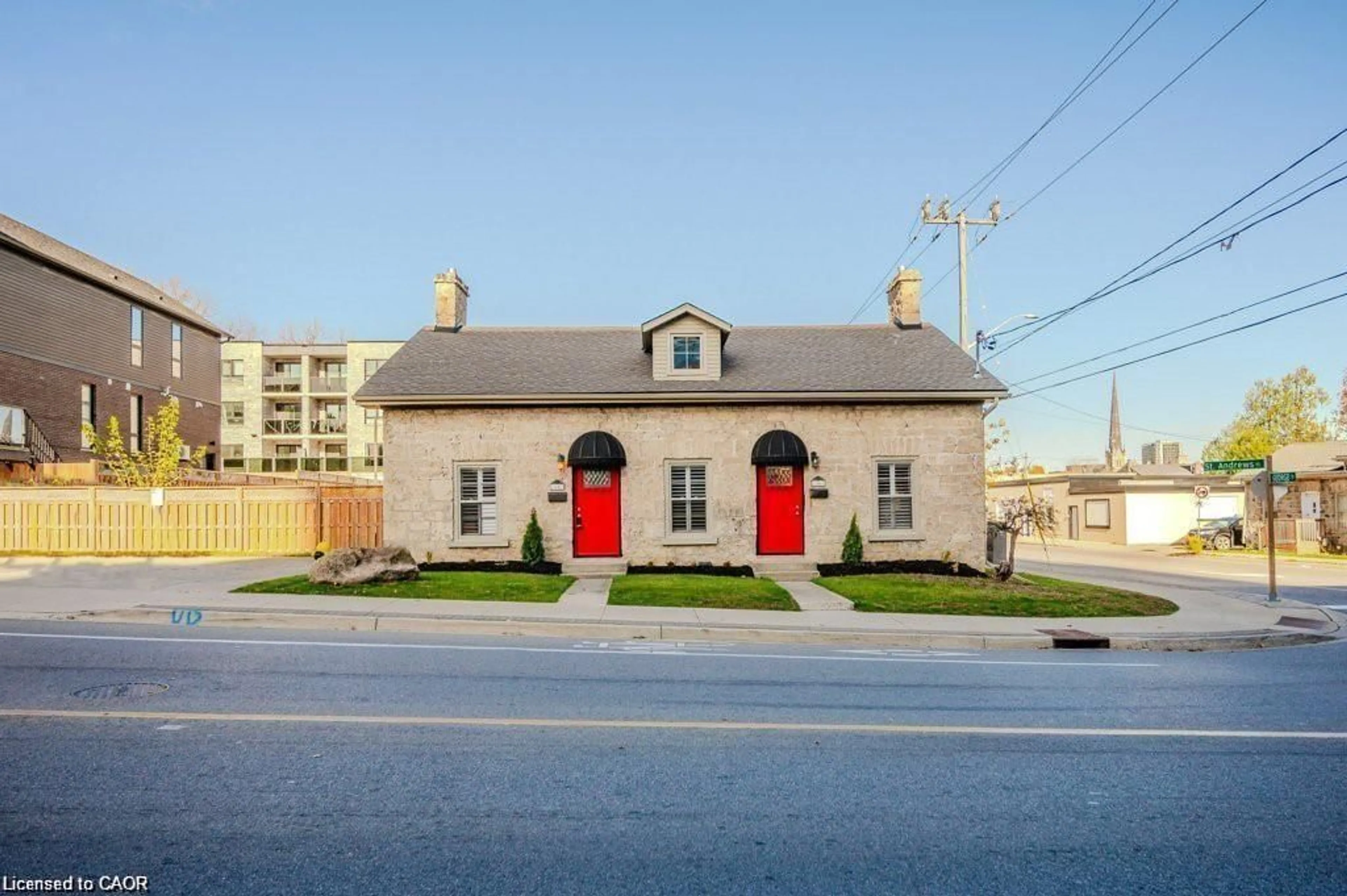 Unknown for 16-18 St Andrews St, Cambridge Ontario N1S 1M4