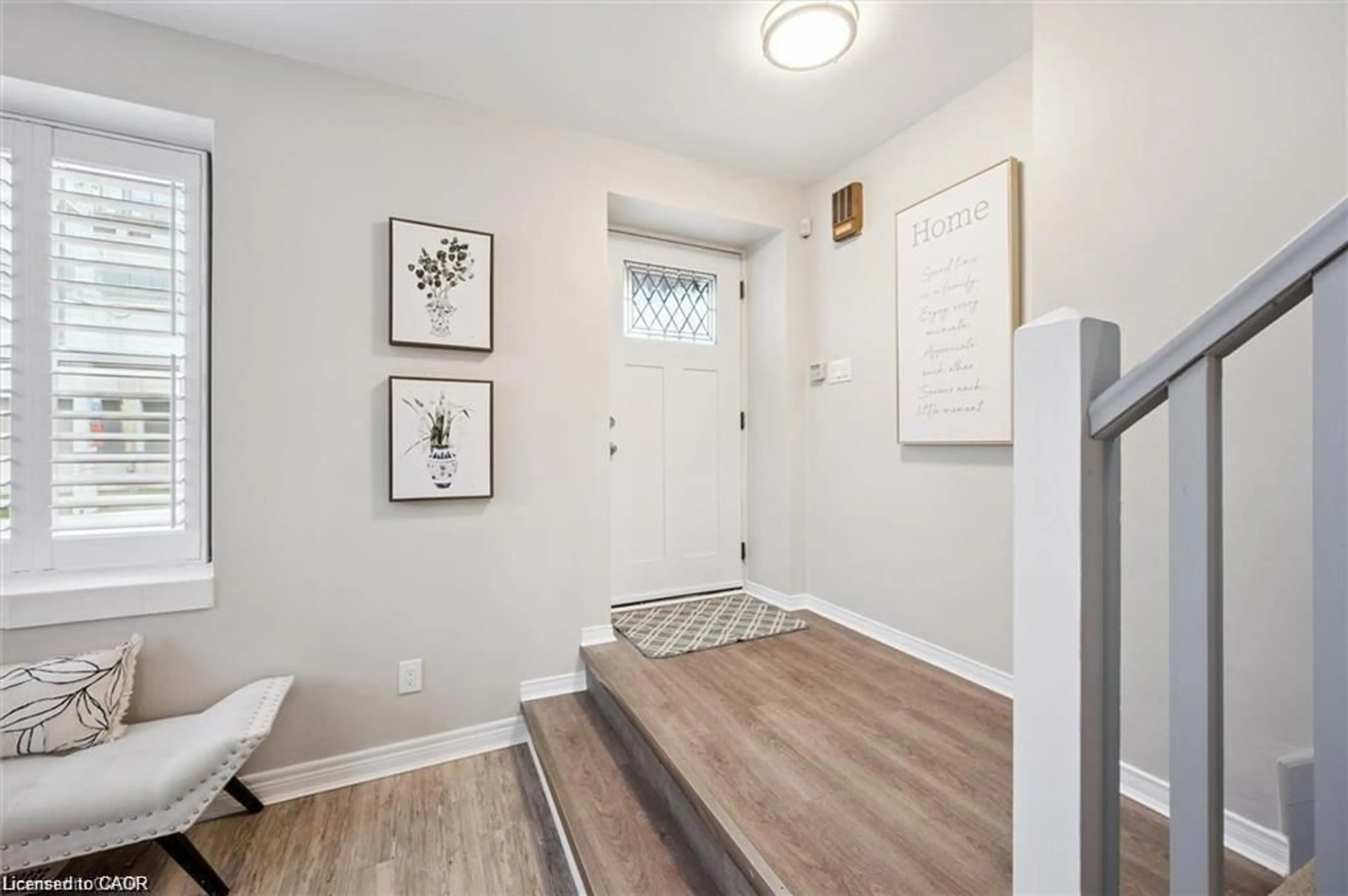 Indoor entryway for 16-18 St Andrews St, Cambridge Ontario N1S 1M4