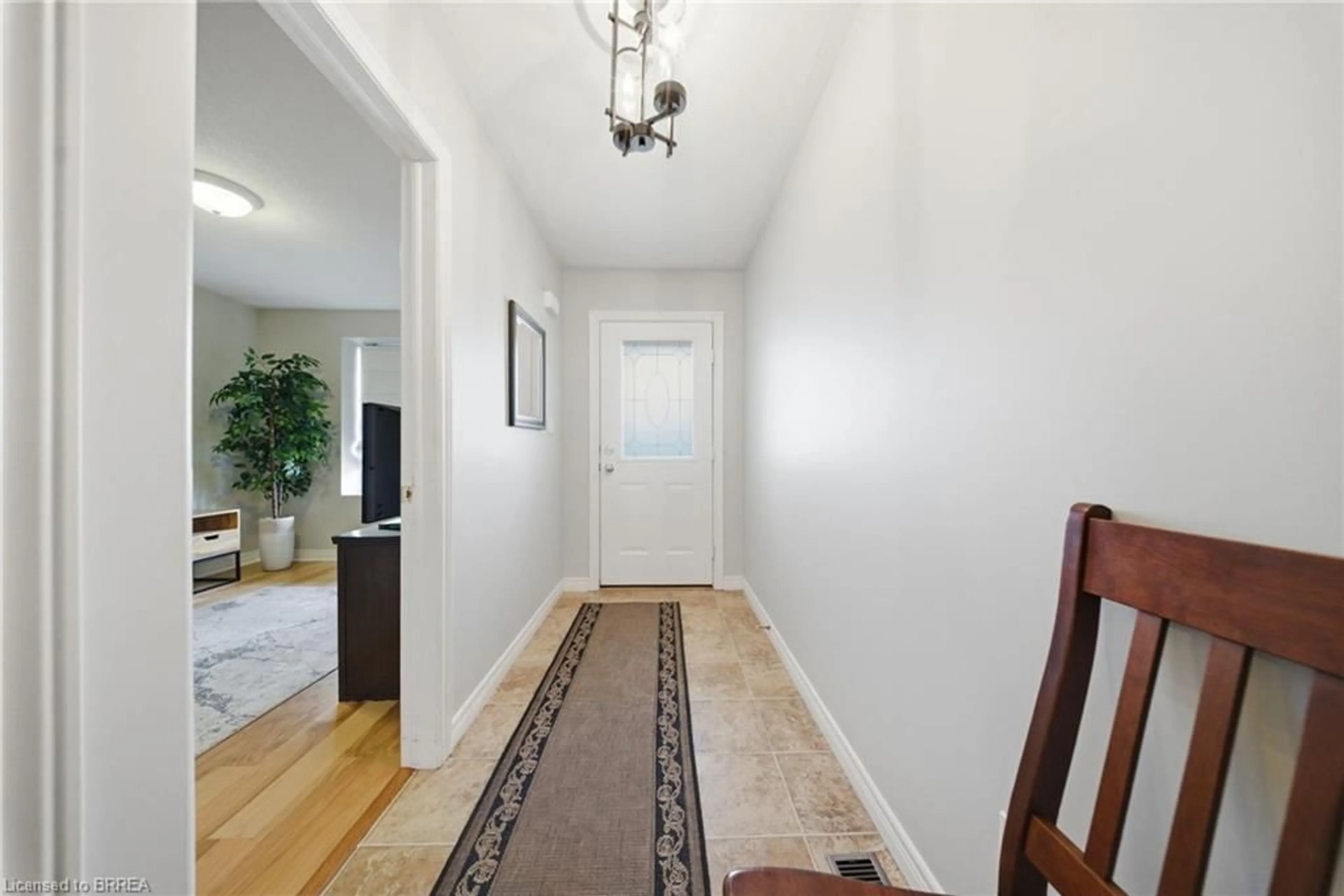 Indoor entryway for 385 Park Rd #1, Brantford Ontario N3R 0A1